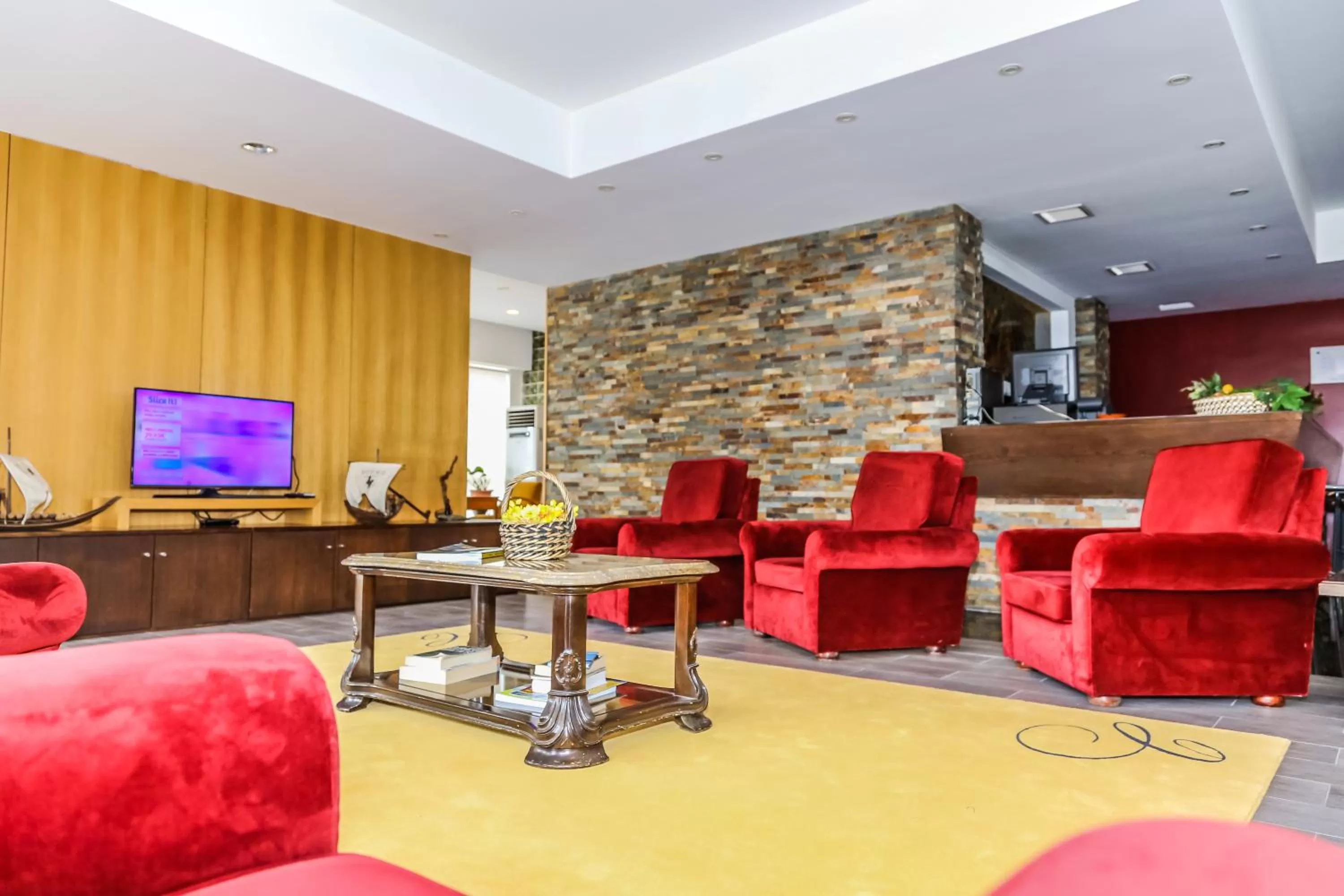 Communal lounge/ TV room in Hotel Columbano