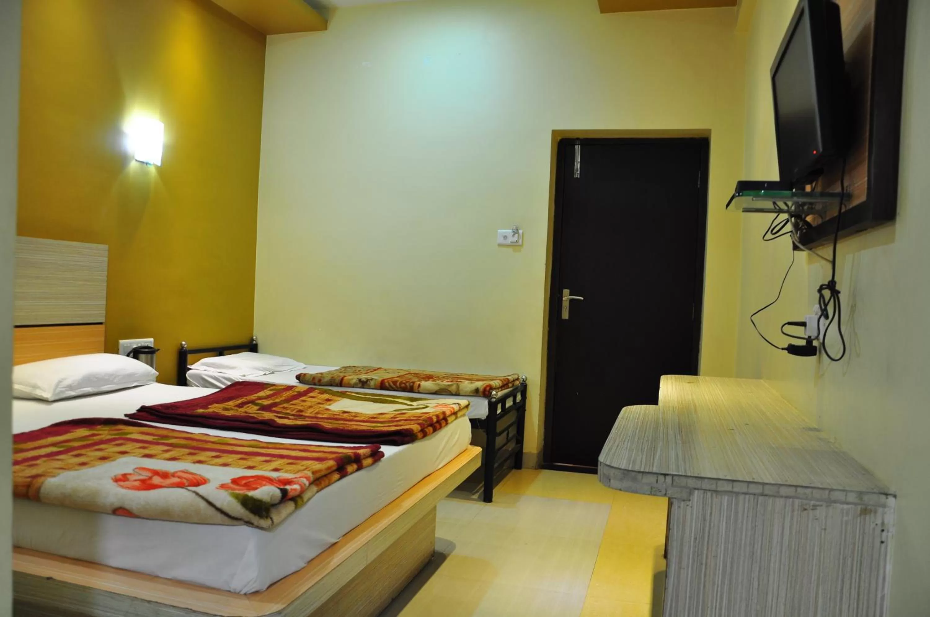 Bedroom, Bed in Hotel Oasis