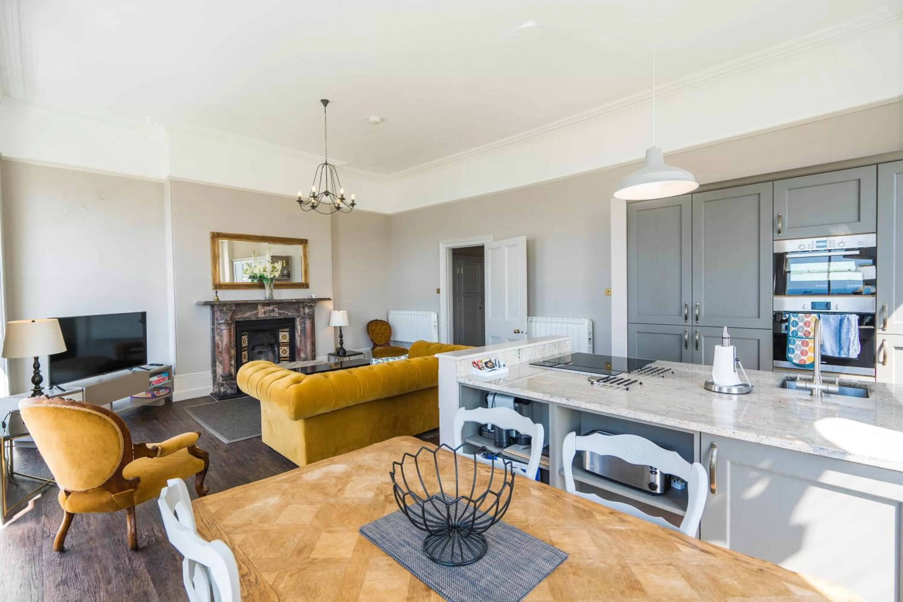 Kitchen or kitchenette in 1 Elliot Terrace