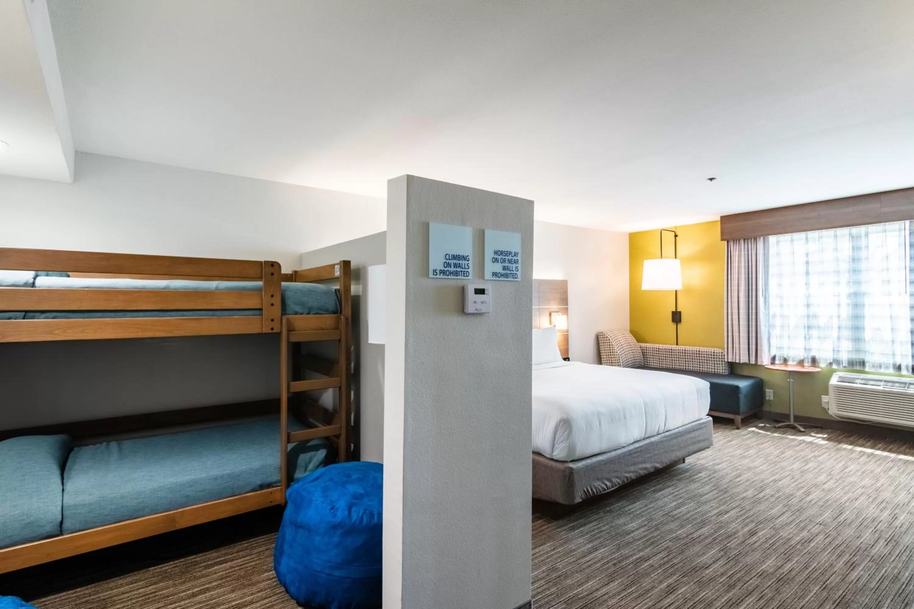 Photo of the whole room, Bed in Holiday Inn Express & Suites Camarillo by IHG
