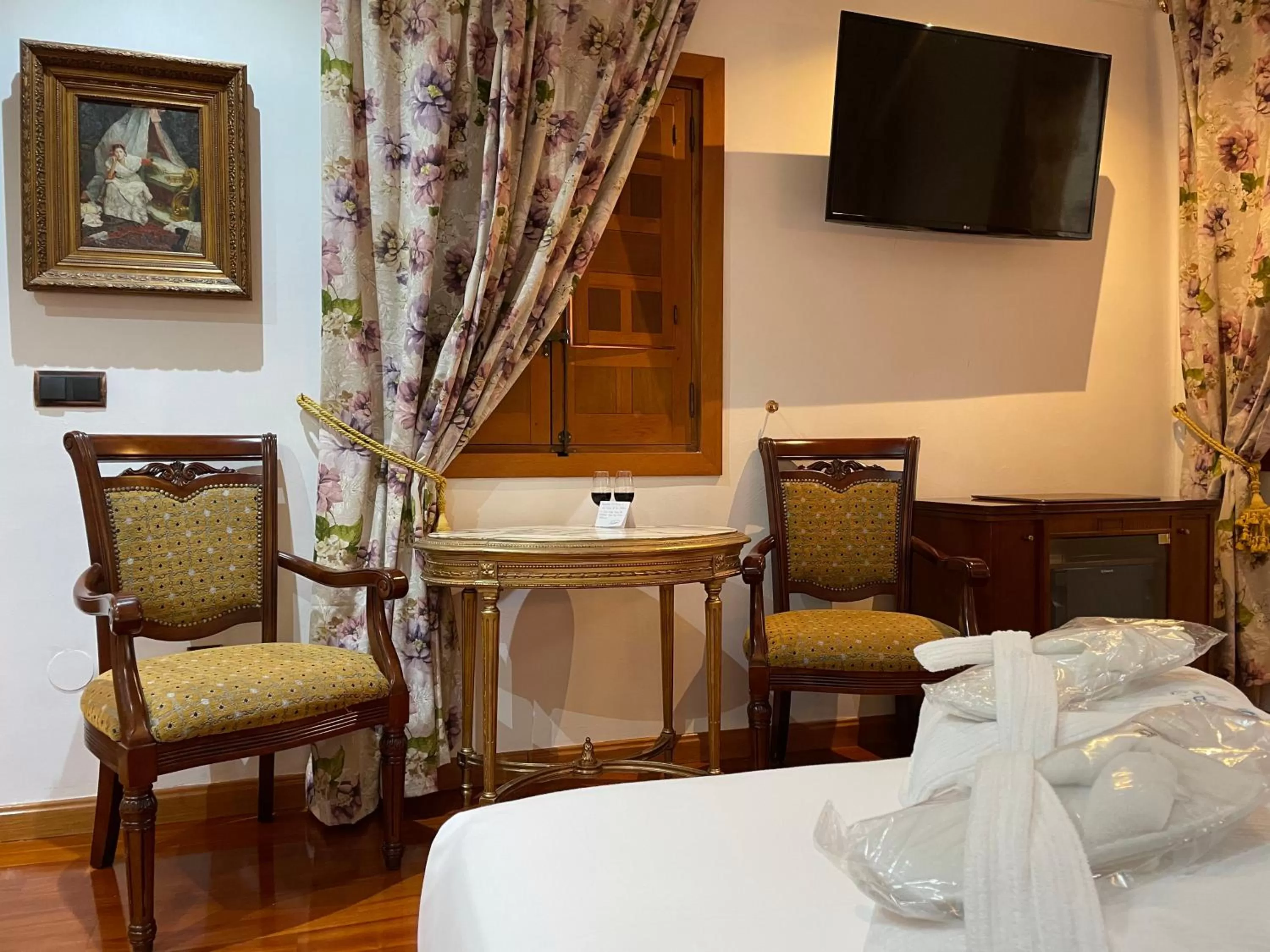 Photo of the whole room, Bed in La Llave de la Judería Hotel Boutique