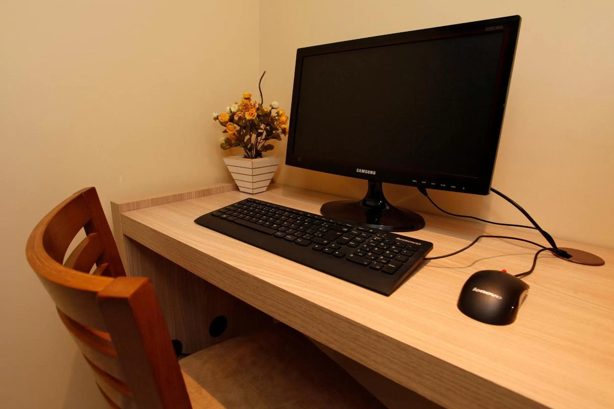 TV and multimedia in Elegance Praia Hotel