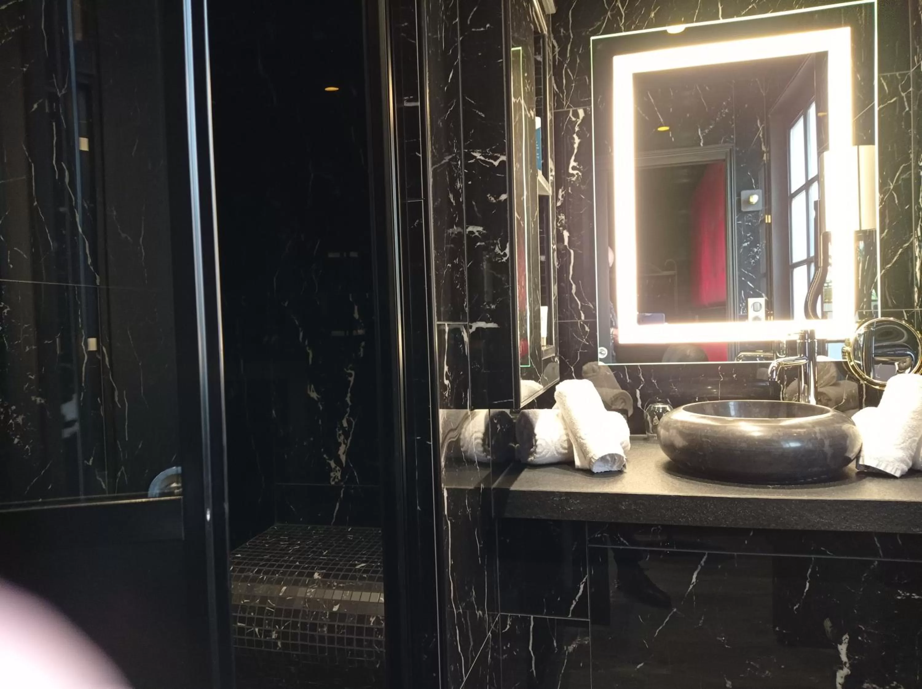 Bathroom in Hotel et Spa Le Lion d'Or