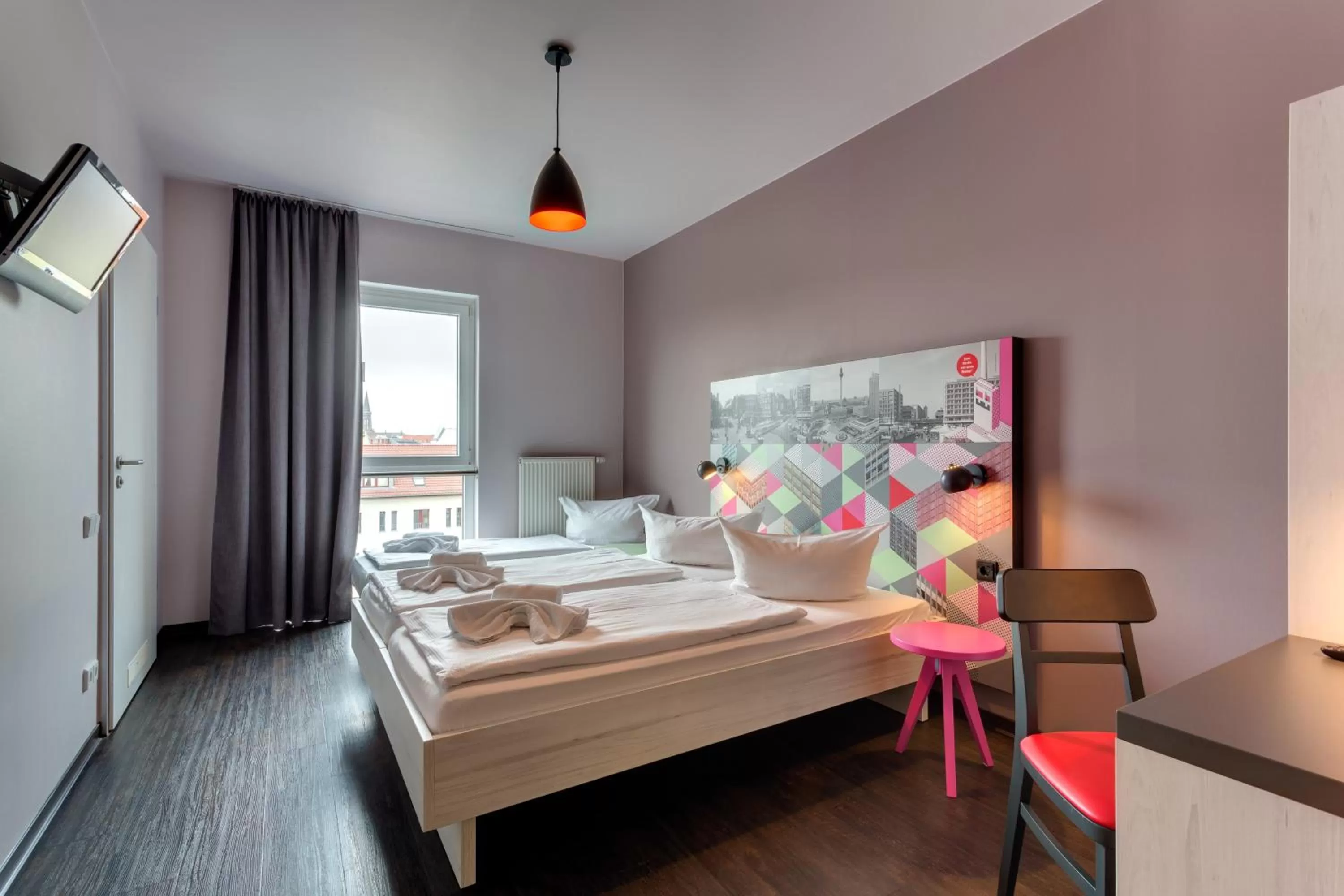 Day, Bed in MEININGER Hotel Berlin Alexanderplatz