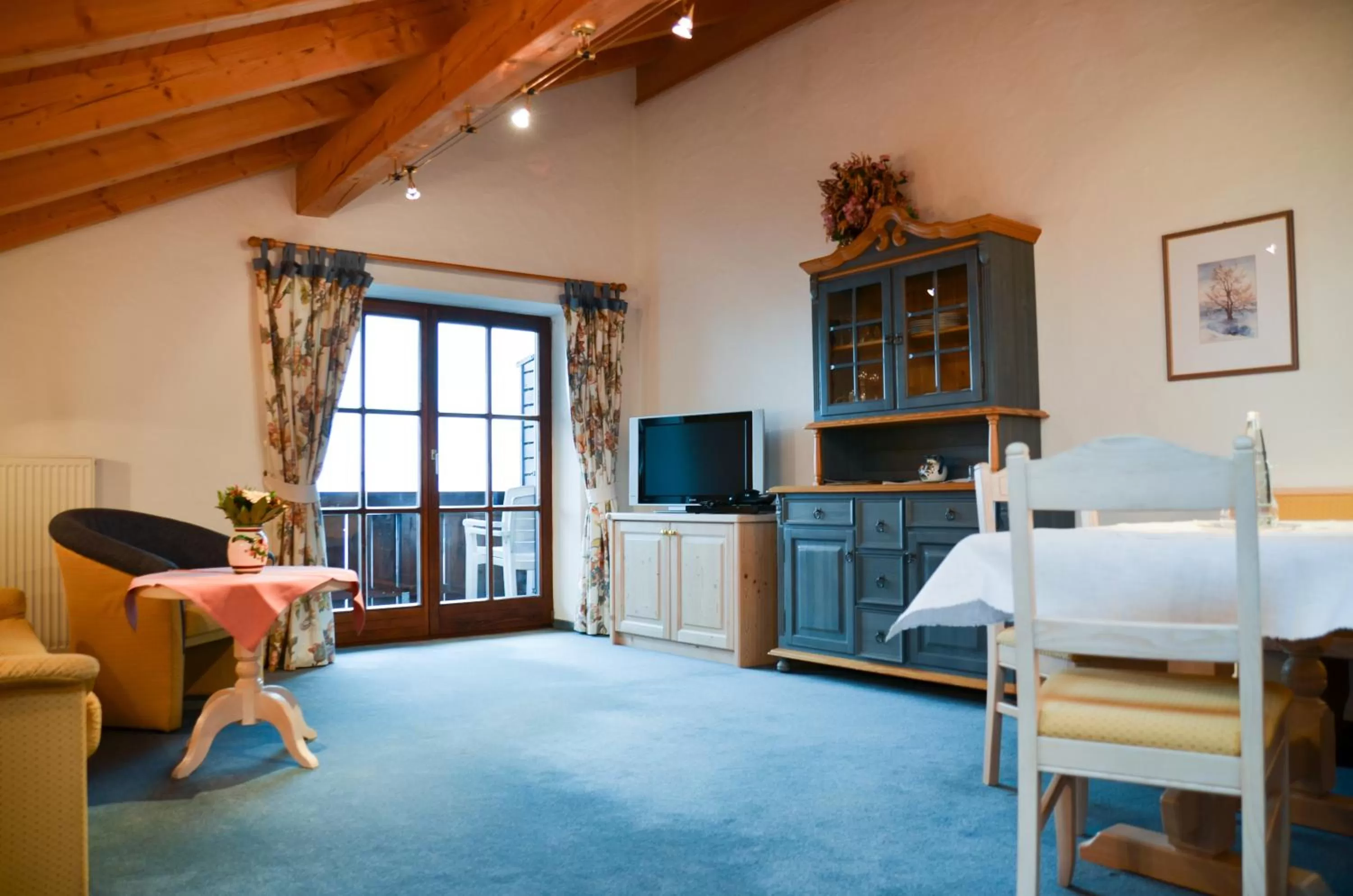 Living room, TV/Entertainment Center in Hotel Restaurant Ferienwohnungen ALPENHOF