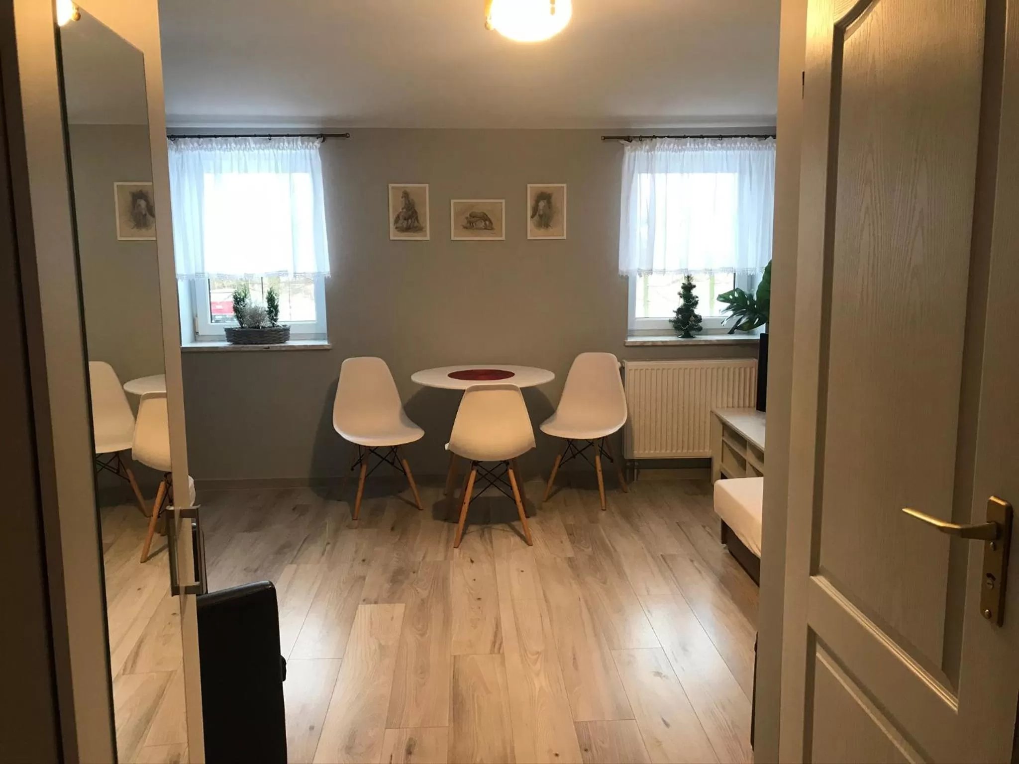 Dining Area in Stajnia pod Dębem