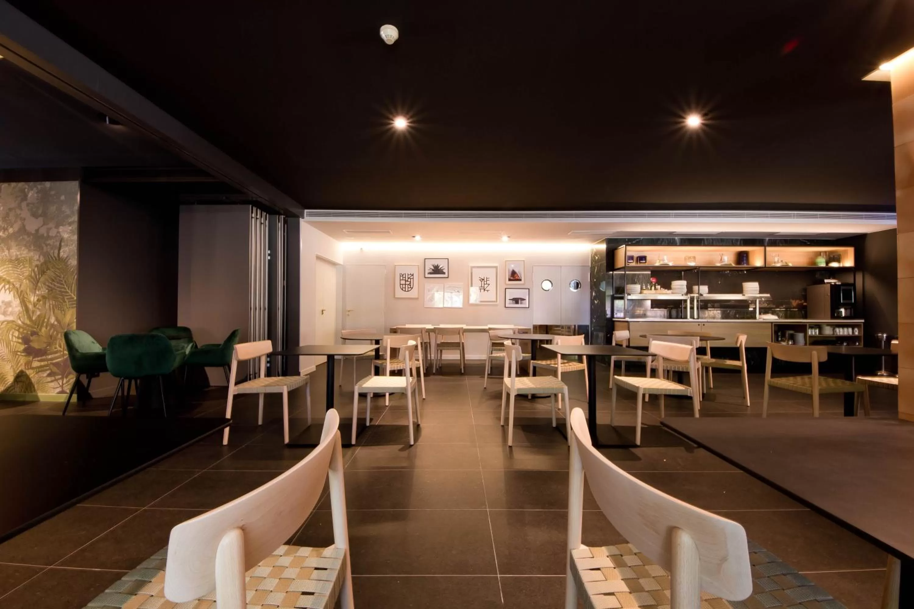 Restaurant/places to eat in Aparthotel Atenea Valles