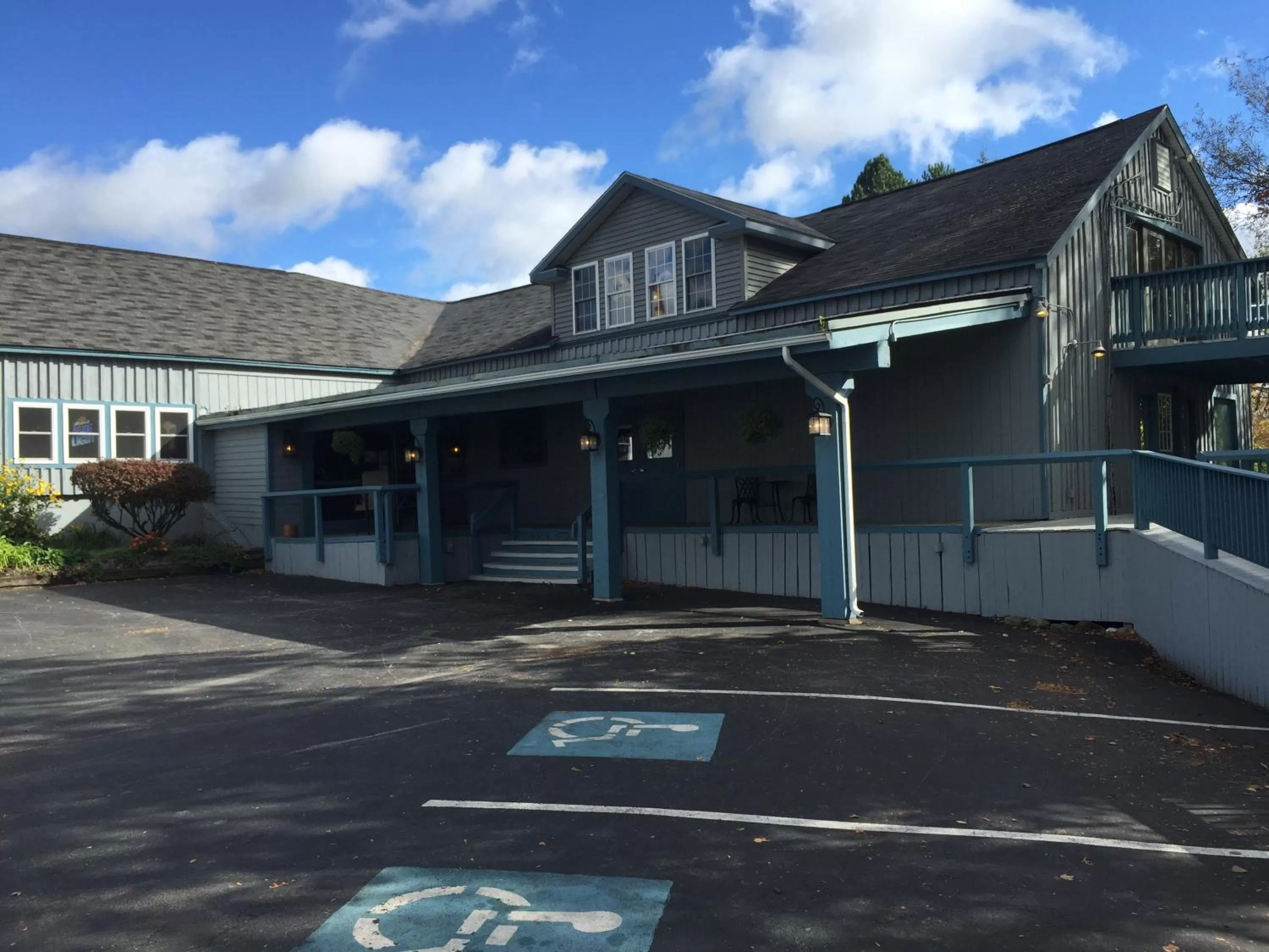 Facade/entrance in The Eis House