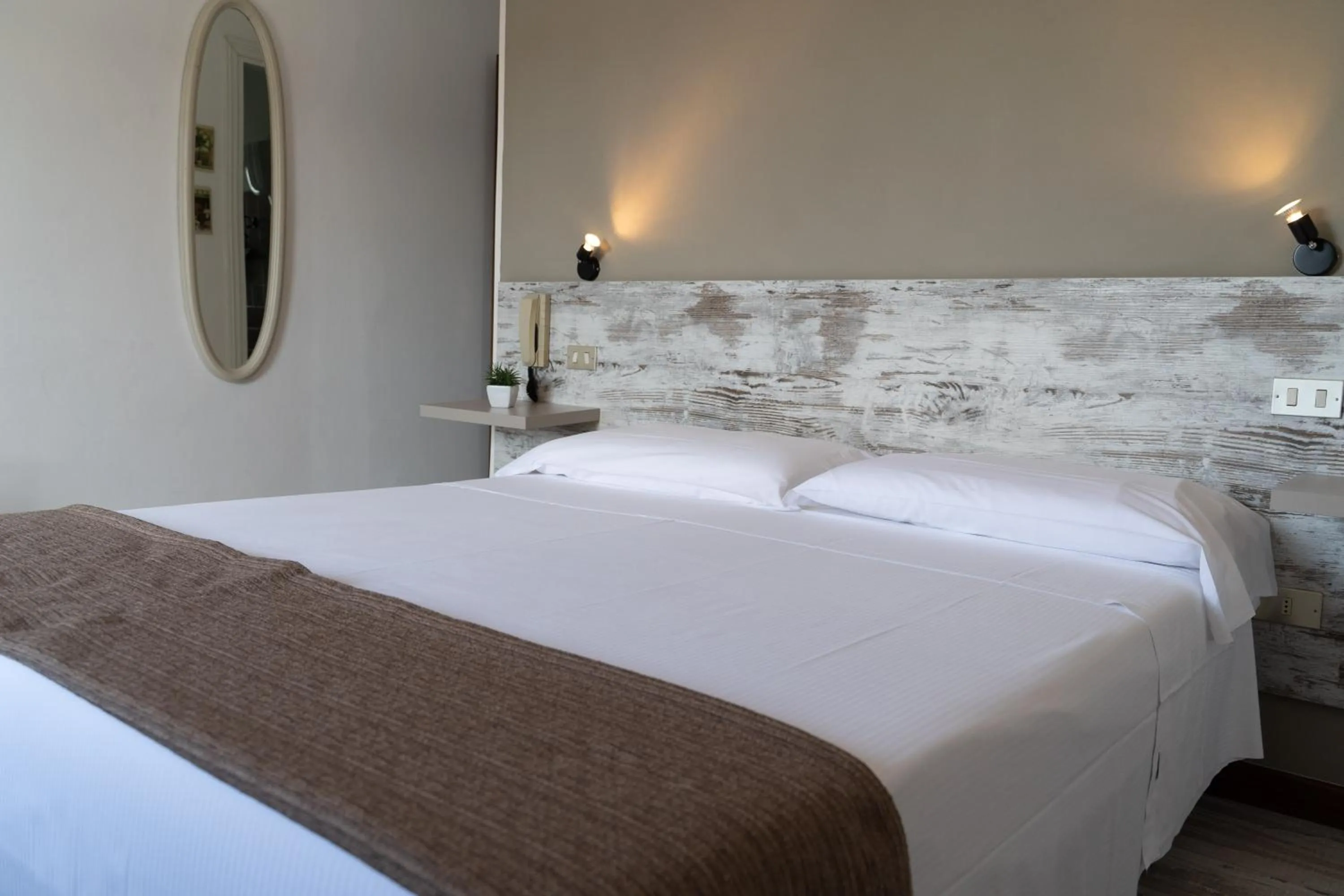 Bedroom, Bed in Hotel Mom Assisi