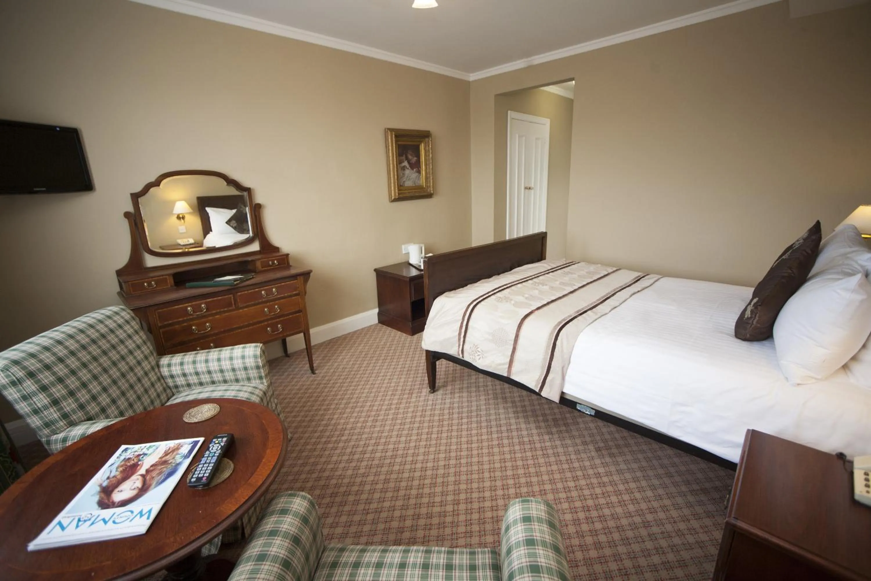 Bedroom, Bed in The Lion Hotel Shrewsbury