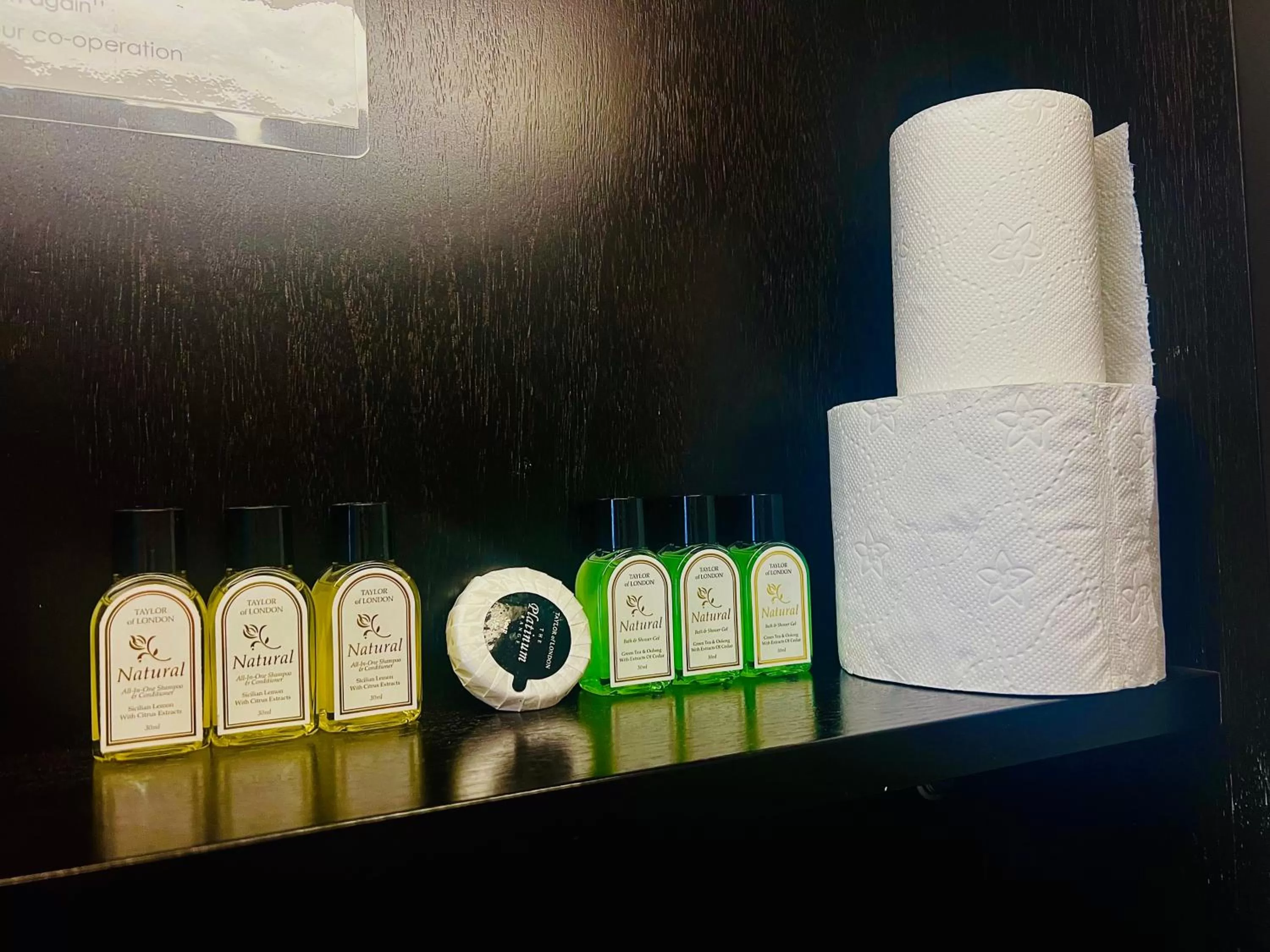 Shower in Bloomsbury Palace Hotel