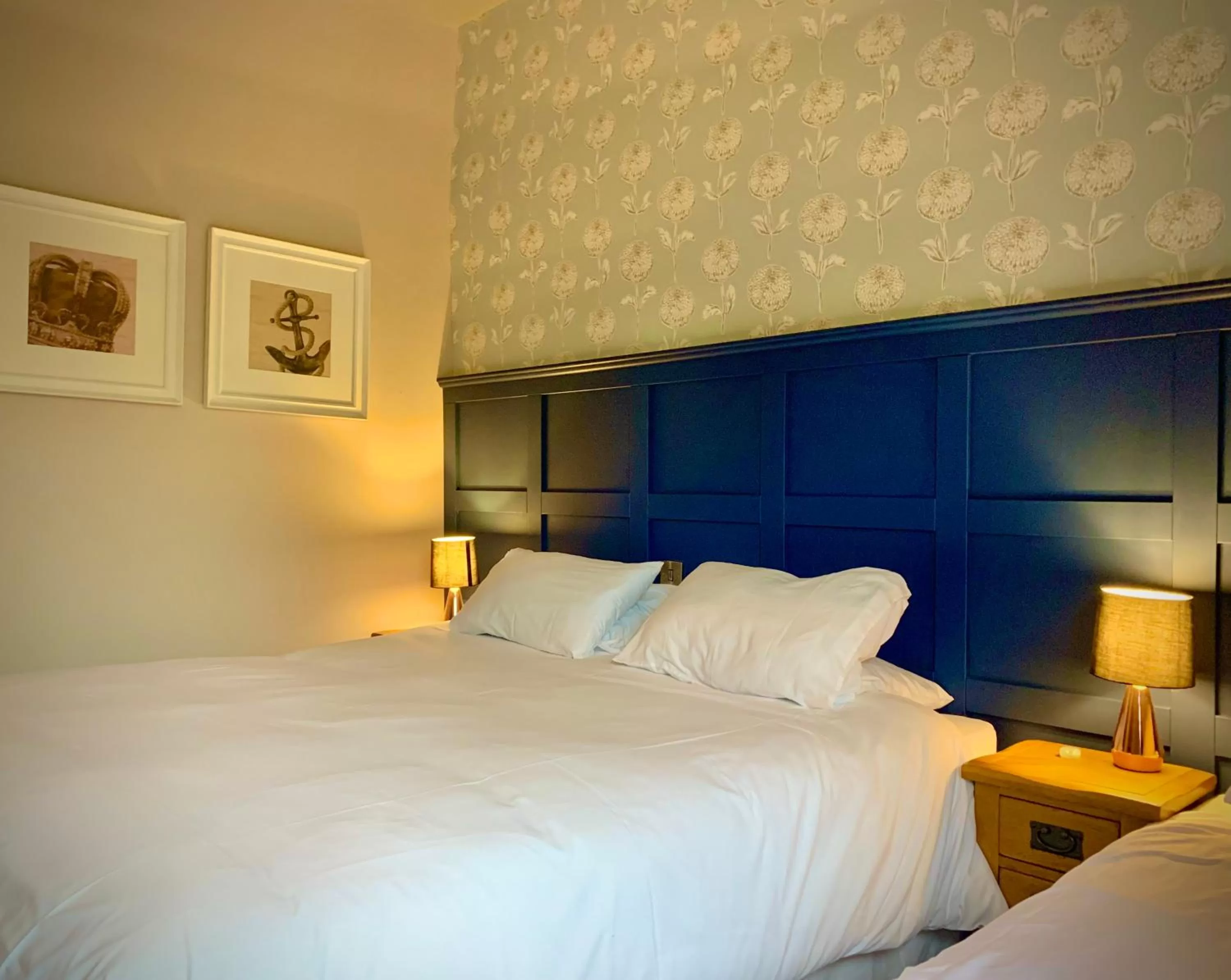 Bed in Crown & Anchor