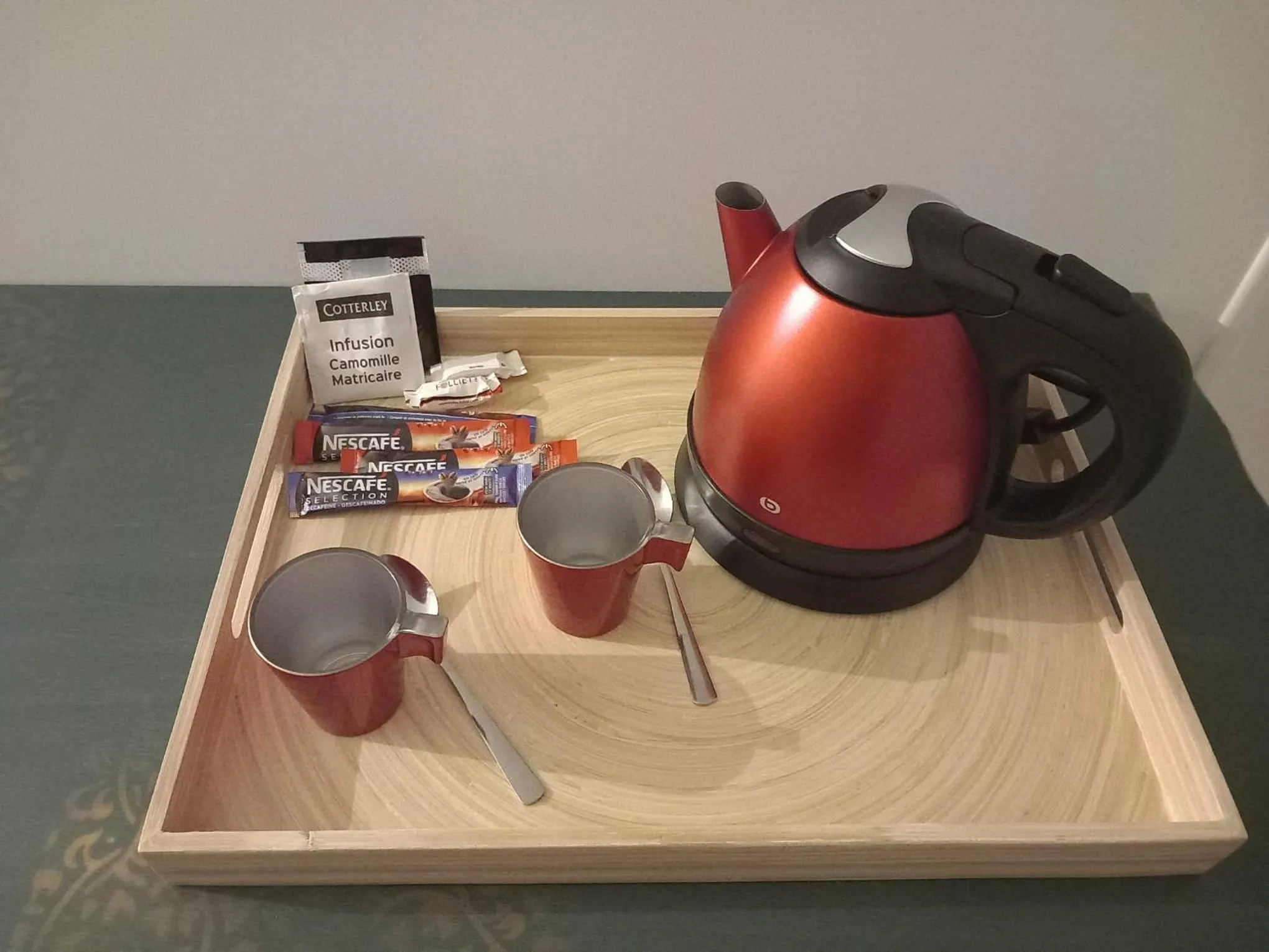 Coffee/tea facilities in Cit'Hotel Le Montreal