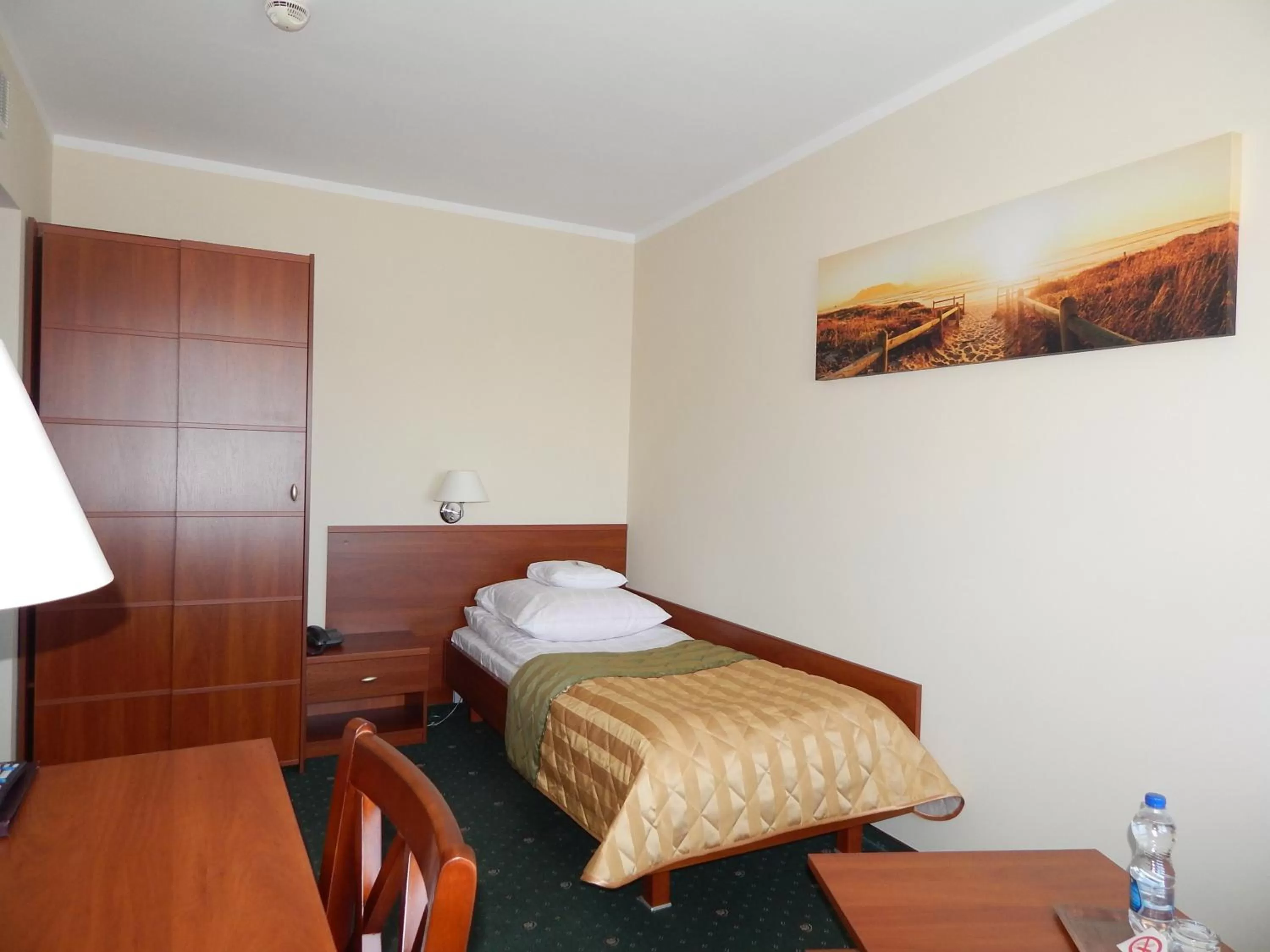 Bed in Hotel Gromada Pila