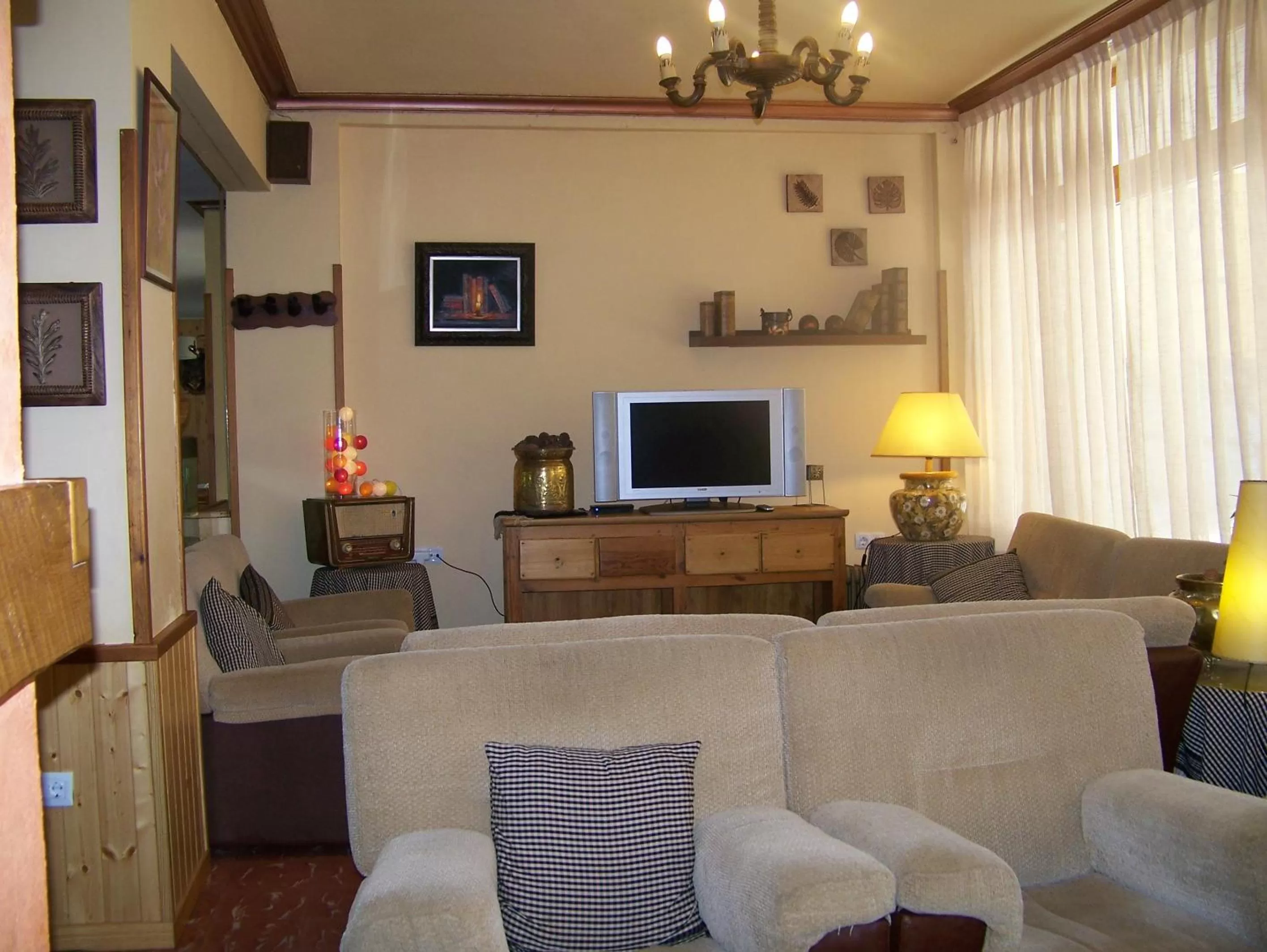 Communal lounge/ TV room in Hotel Prats