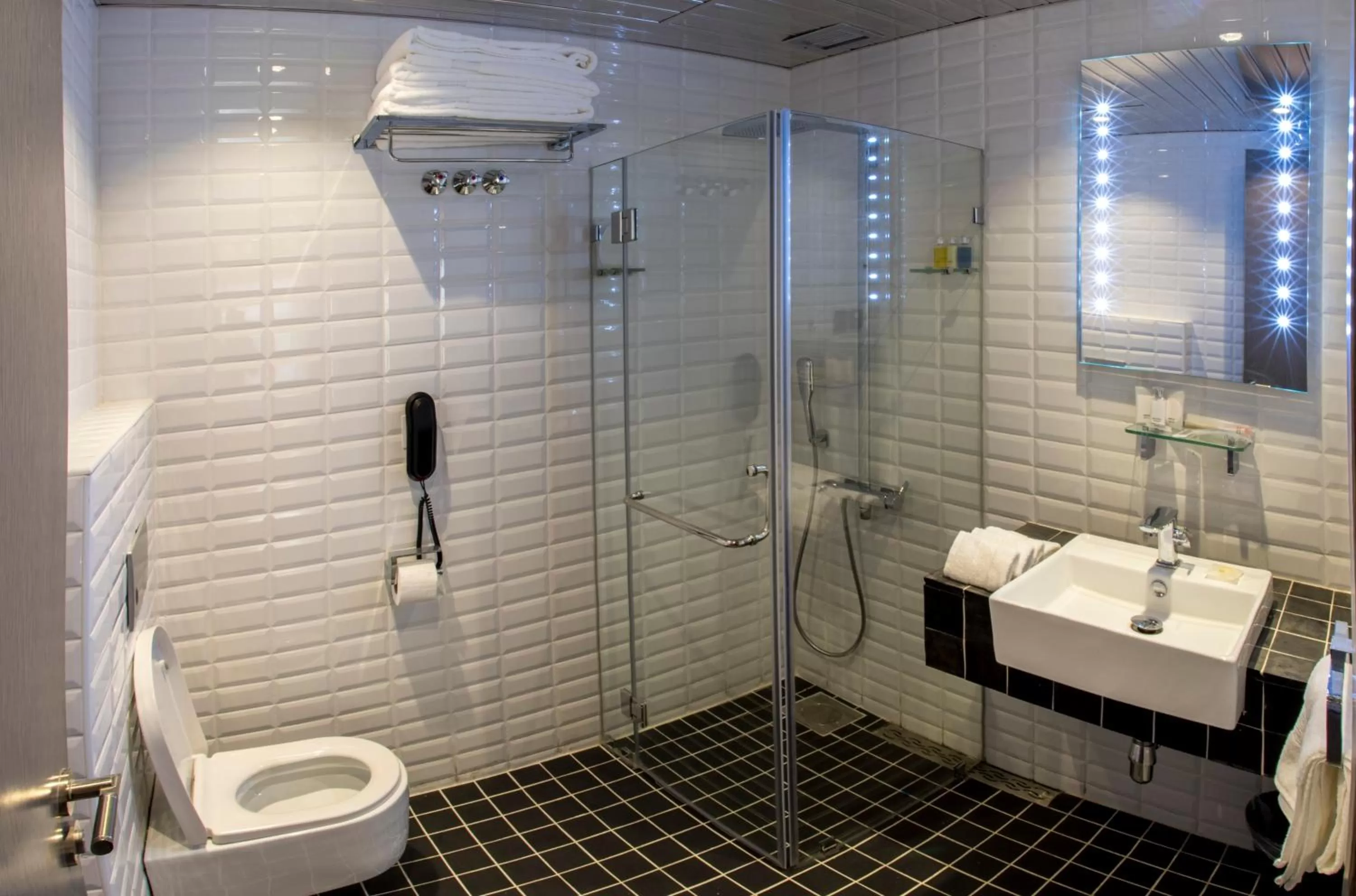 Bathroom in Flowery Holiday Suites