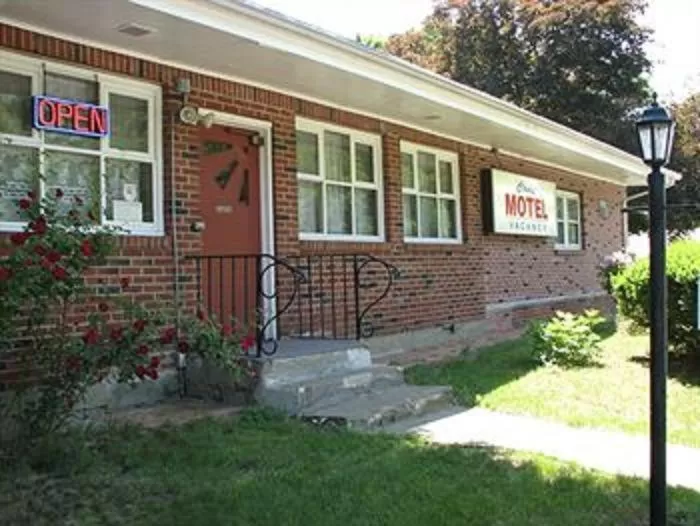 Property Building in Cadet Motel