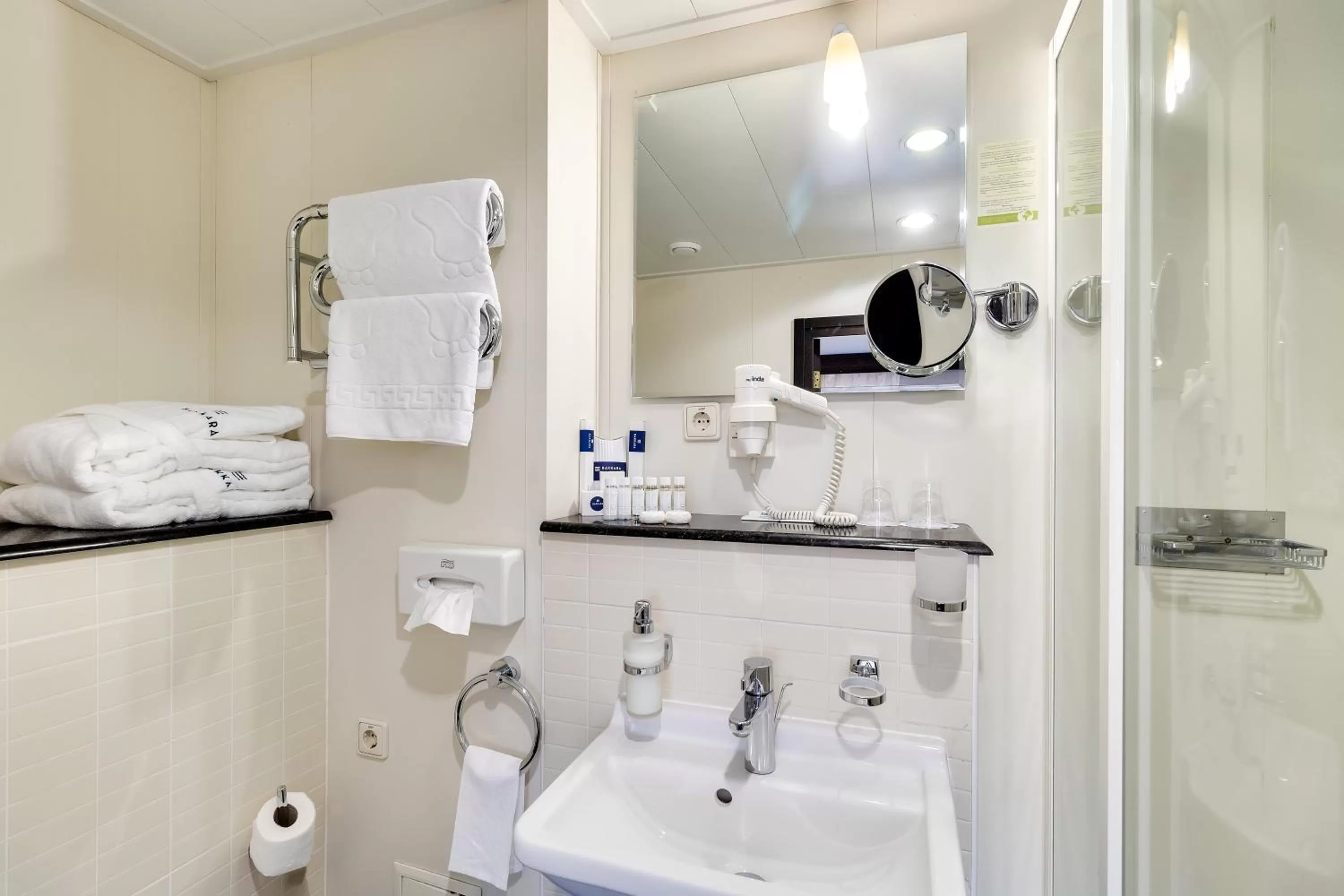 Bathroom in Bakkara Hotel