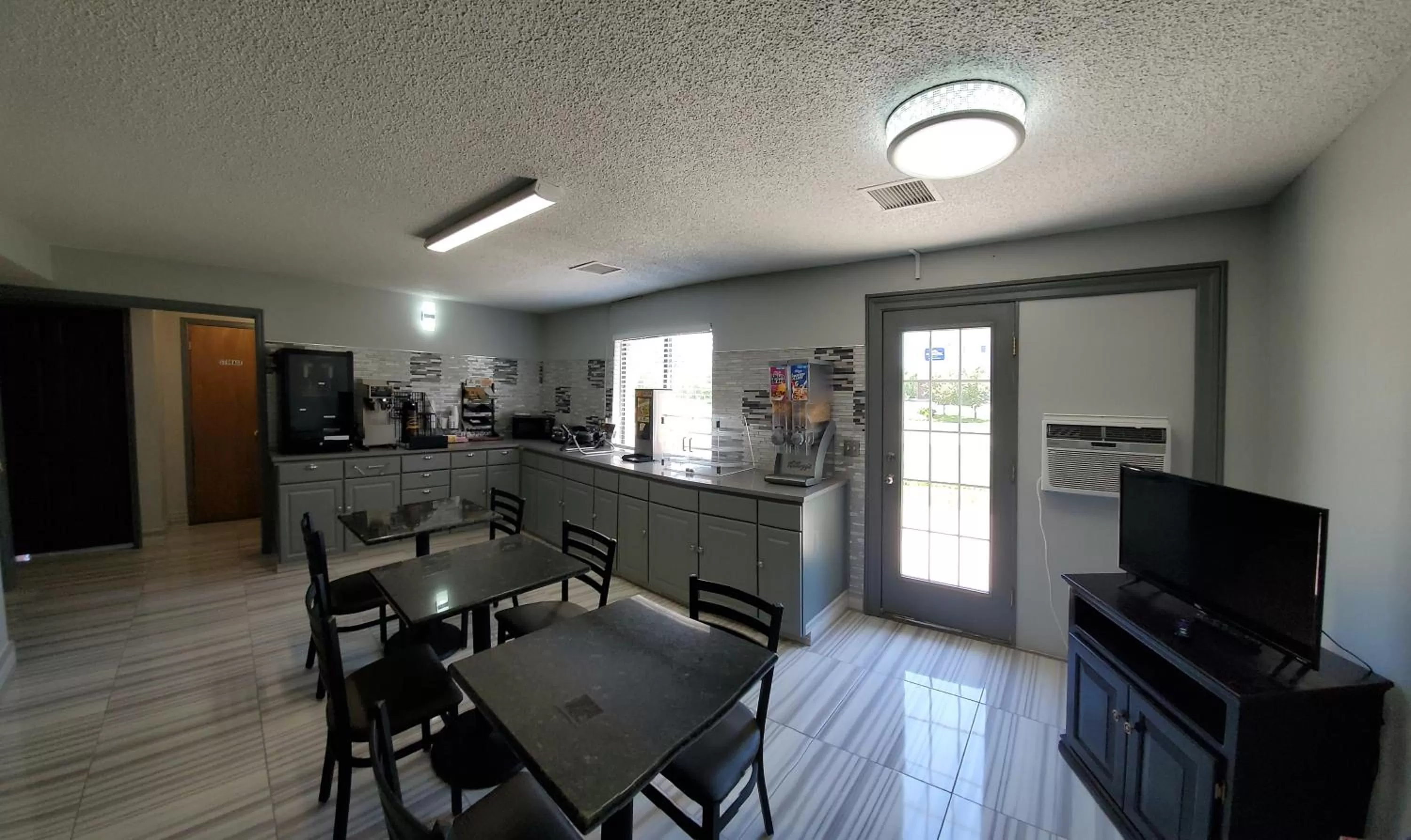 Area and facilities in Super 8 by Wyndham Kansas City Airport North