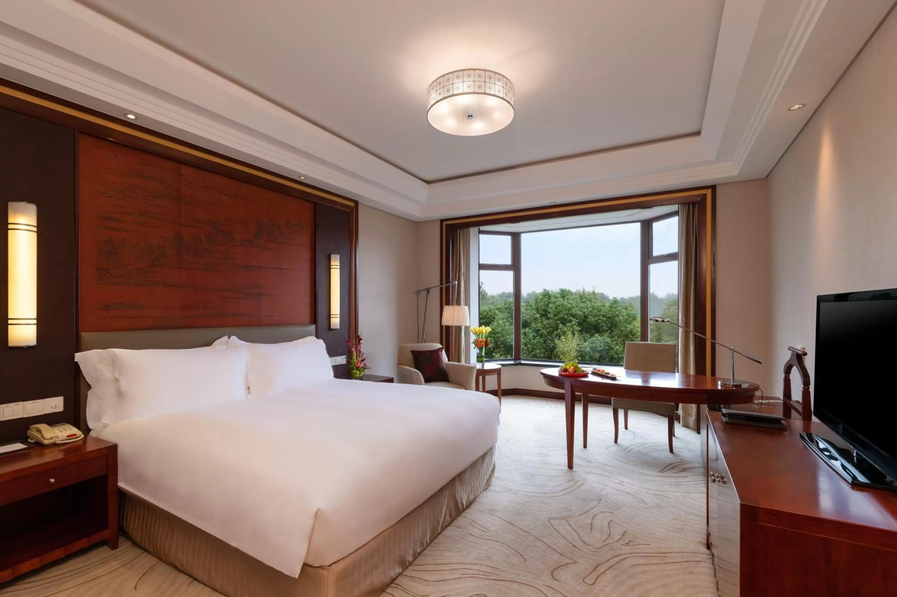 Photo of the whole room, Bed in Sofitel Hangzhou Westlake - Few steps to West Lake, with panoramic lake view terrace
