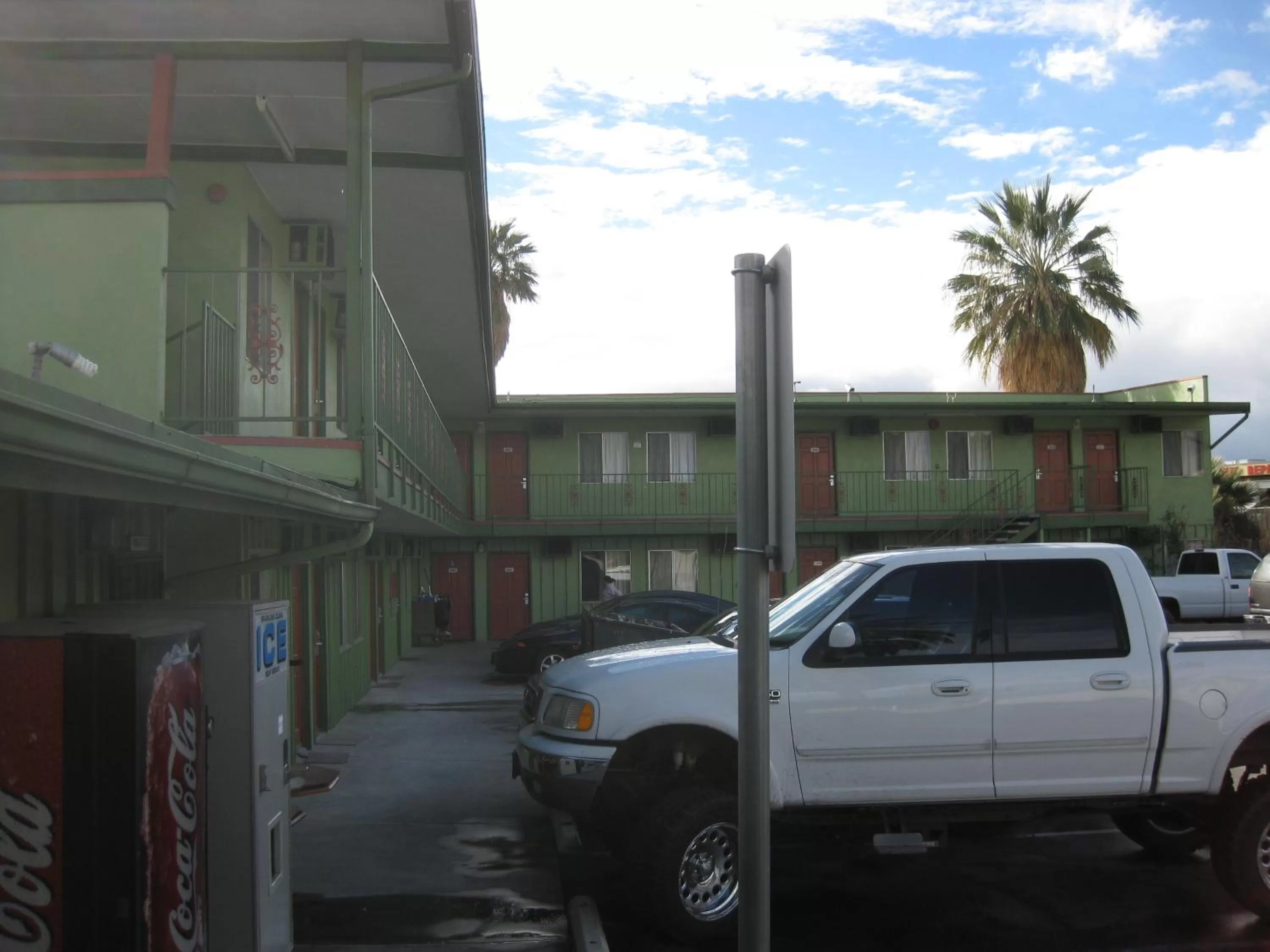 Property building in Sunshine Motel