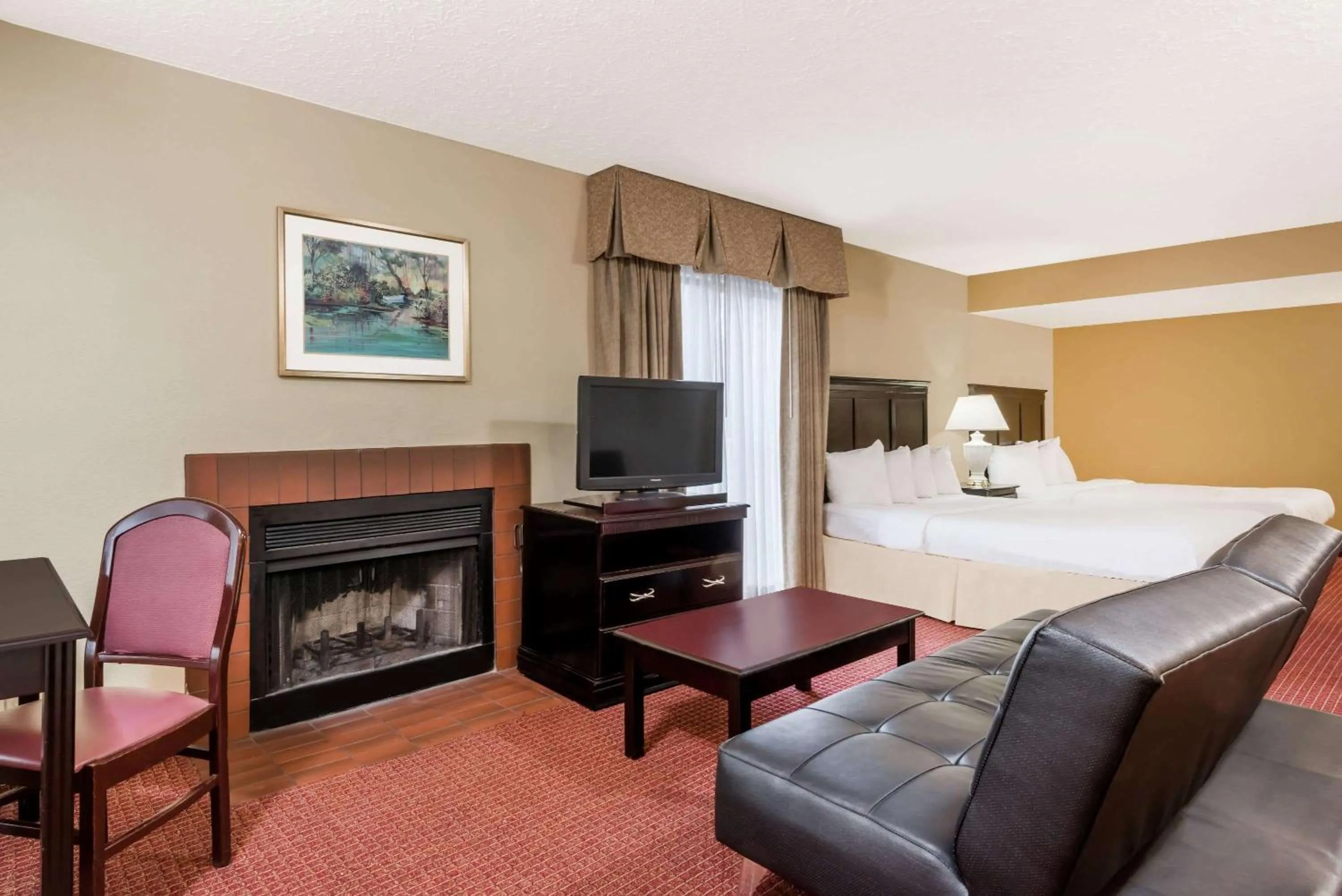 Photo of the whole room, Bed in Hawthorn Extended Stay by Wyndham Columbus