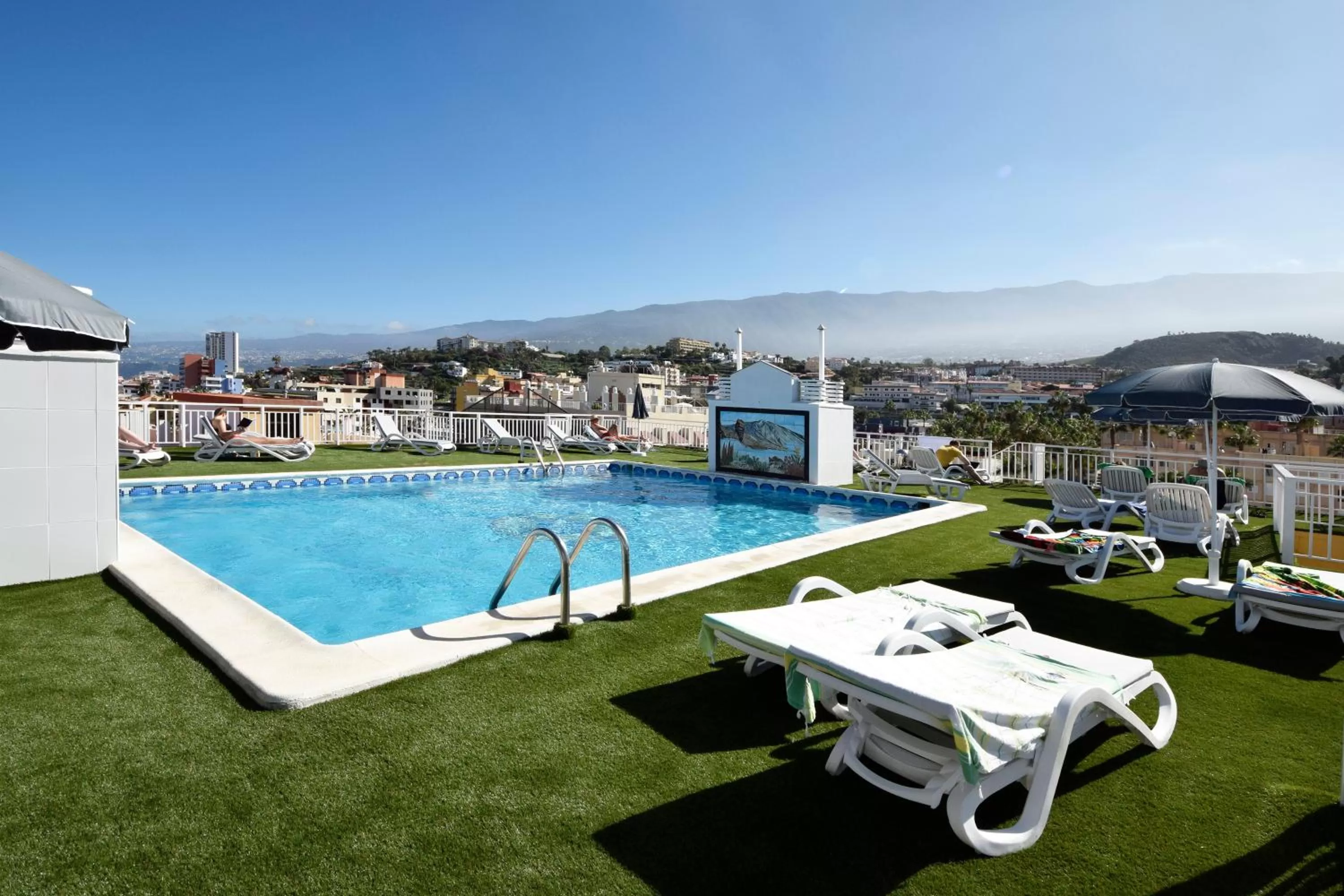Swimming pool in Skyview Hotel Tenerife
