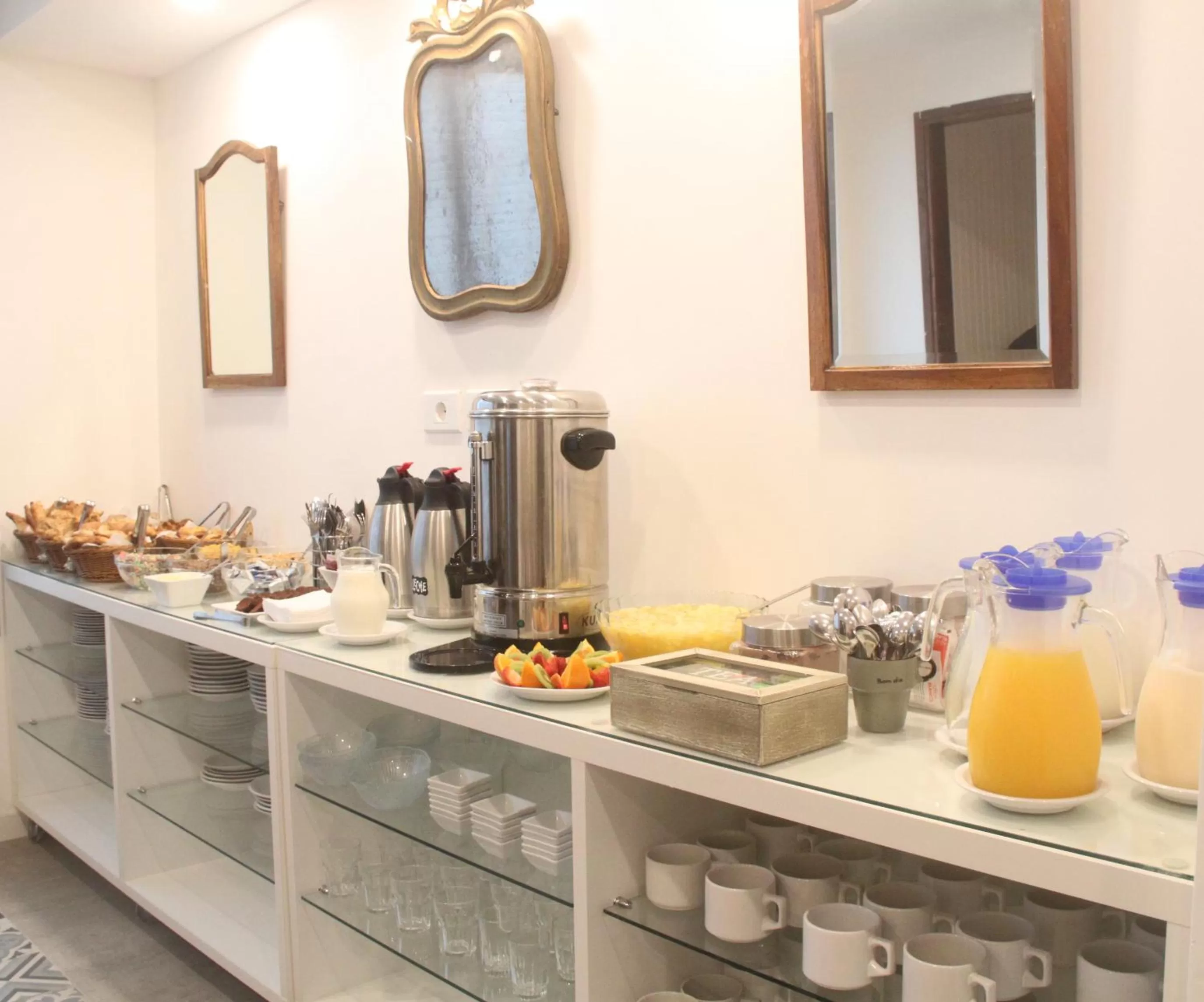 Buffet breakfast in Hotel Milano