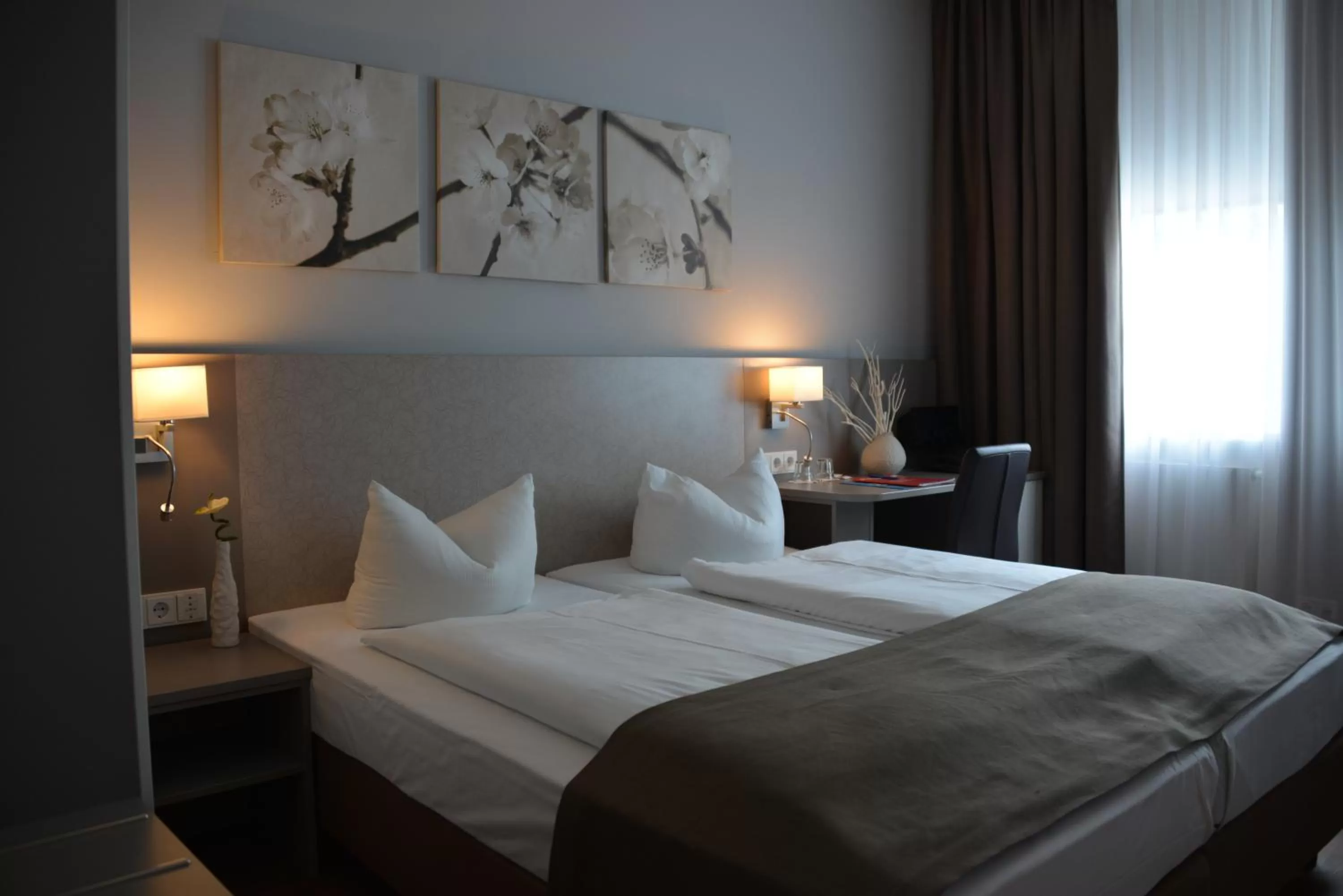 Photo of the whole room, Bed in Arthotel Munich