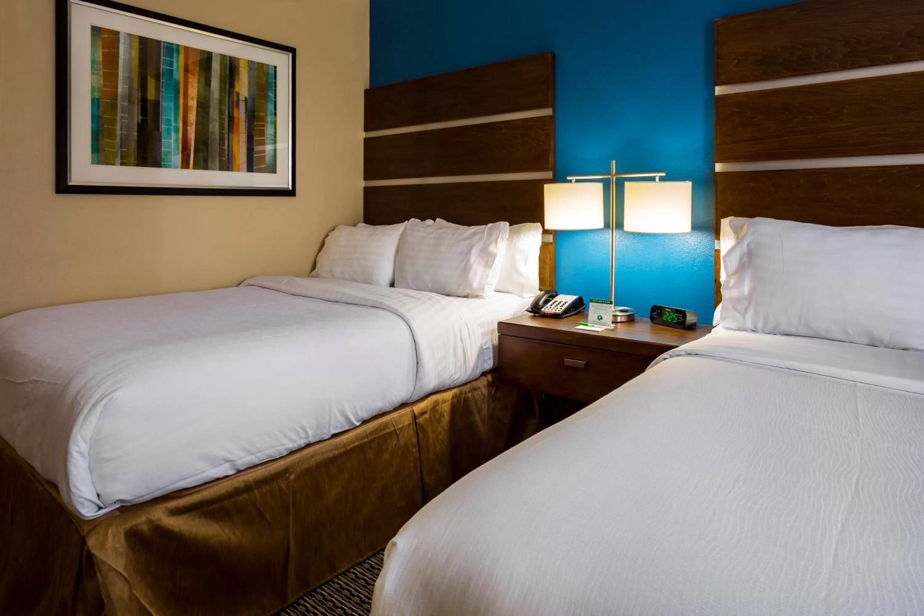 Bed in Holiday Inn Houston Downtown by IHG