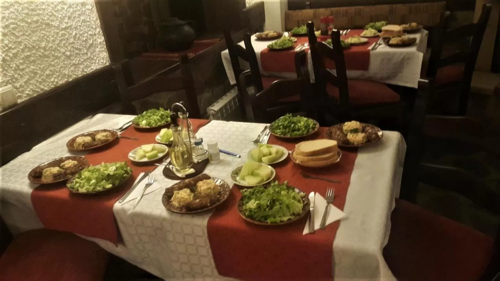 Restaurant/places to eat in Aneli Hotel