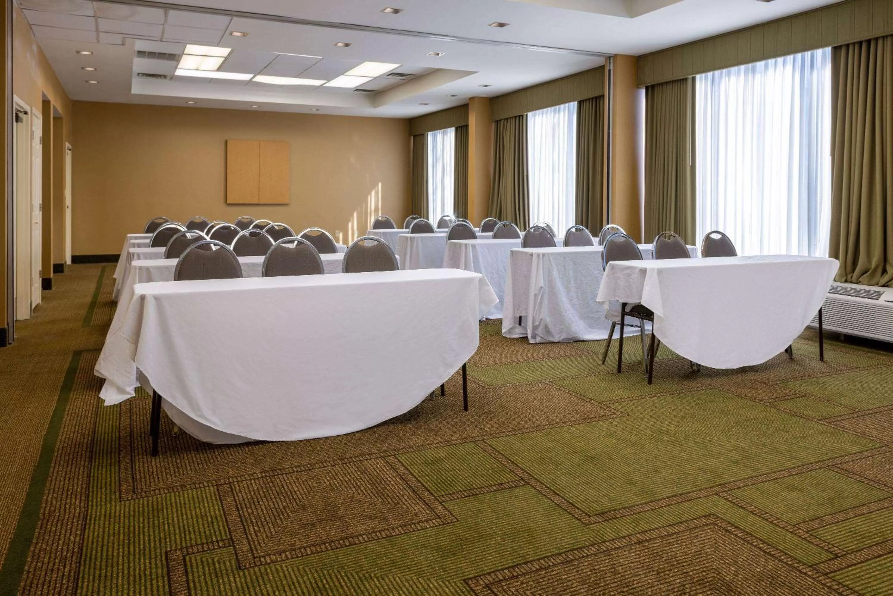 Meeting/conference room in La Quinta Inn & Suites by Wyndham Kingsport TriCities