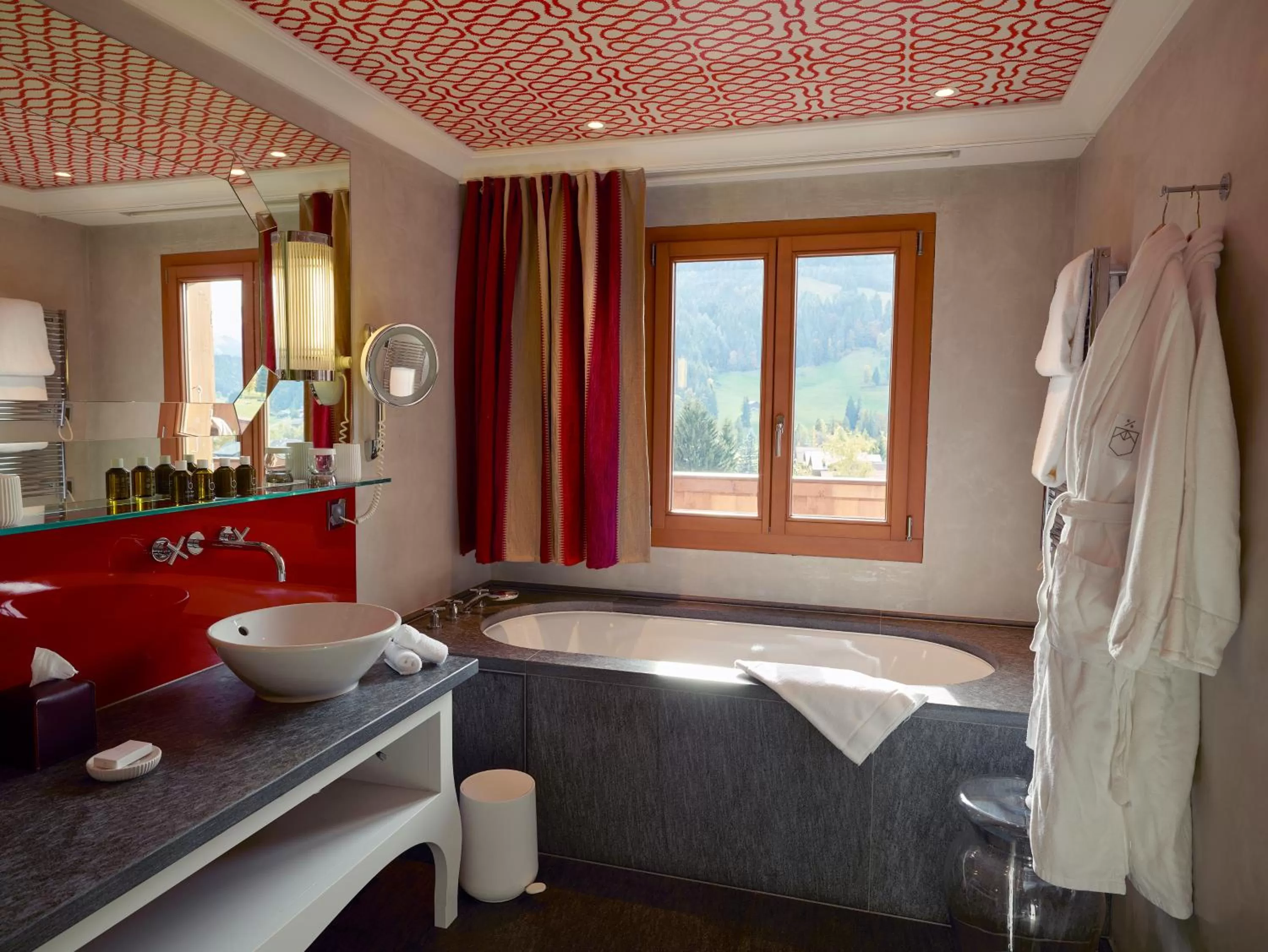 Staff, Bed in Le Grand Bellevue