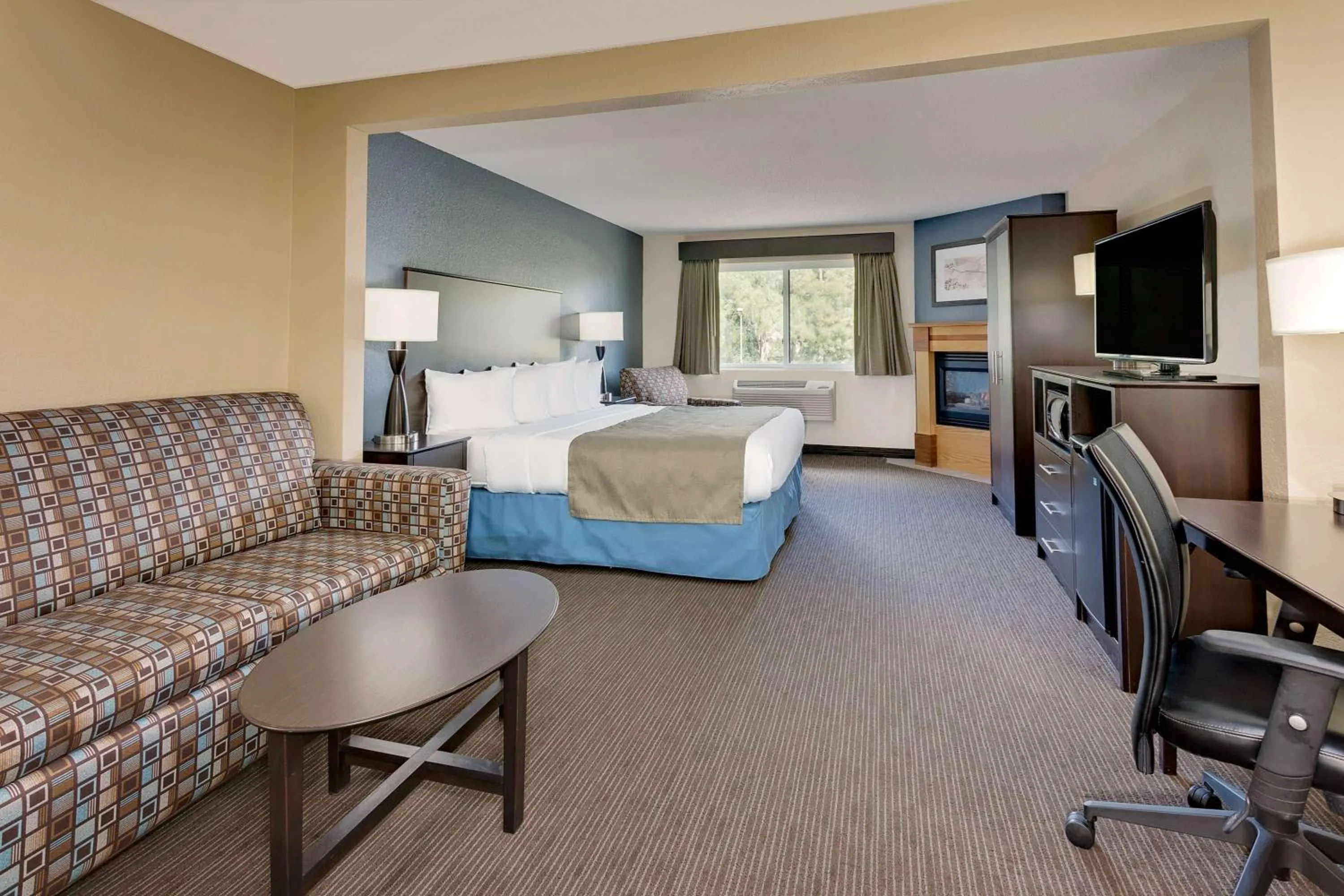 Photo of the whole room in Baymont by Wyndham Owatonna