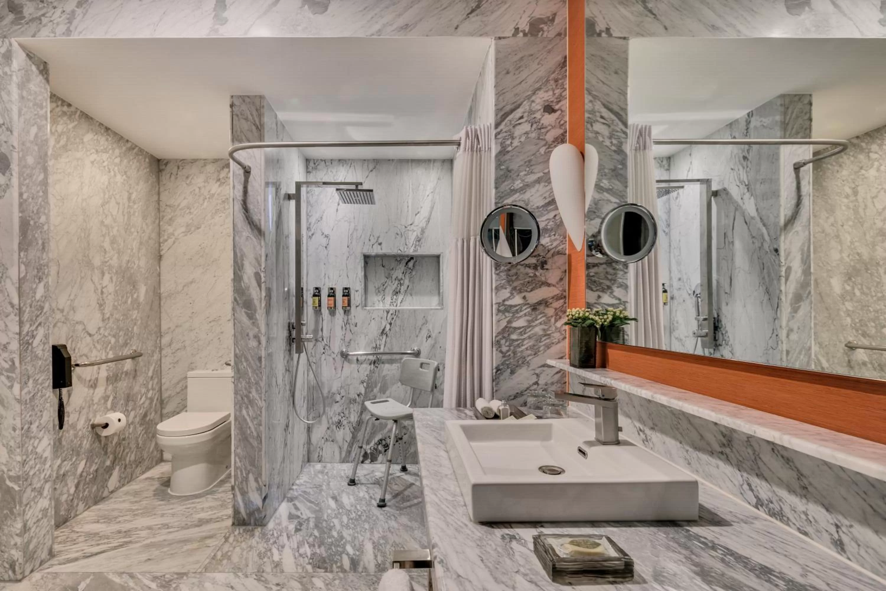 Shower in Grand Fiesta Americana Puebla Angelópolis