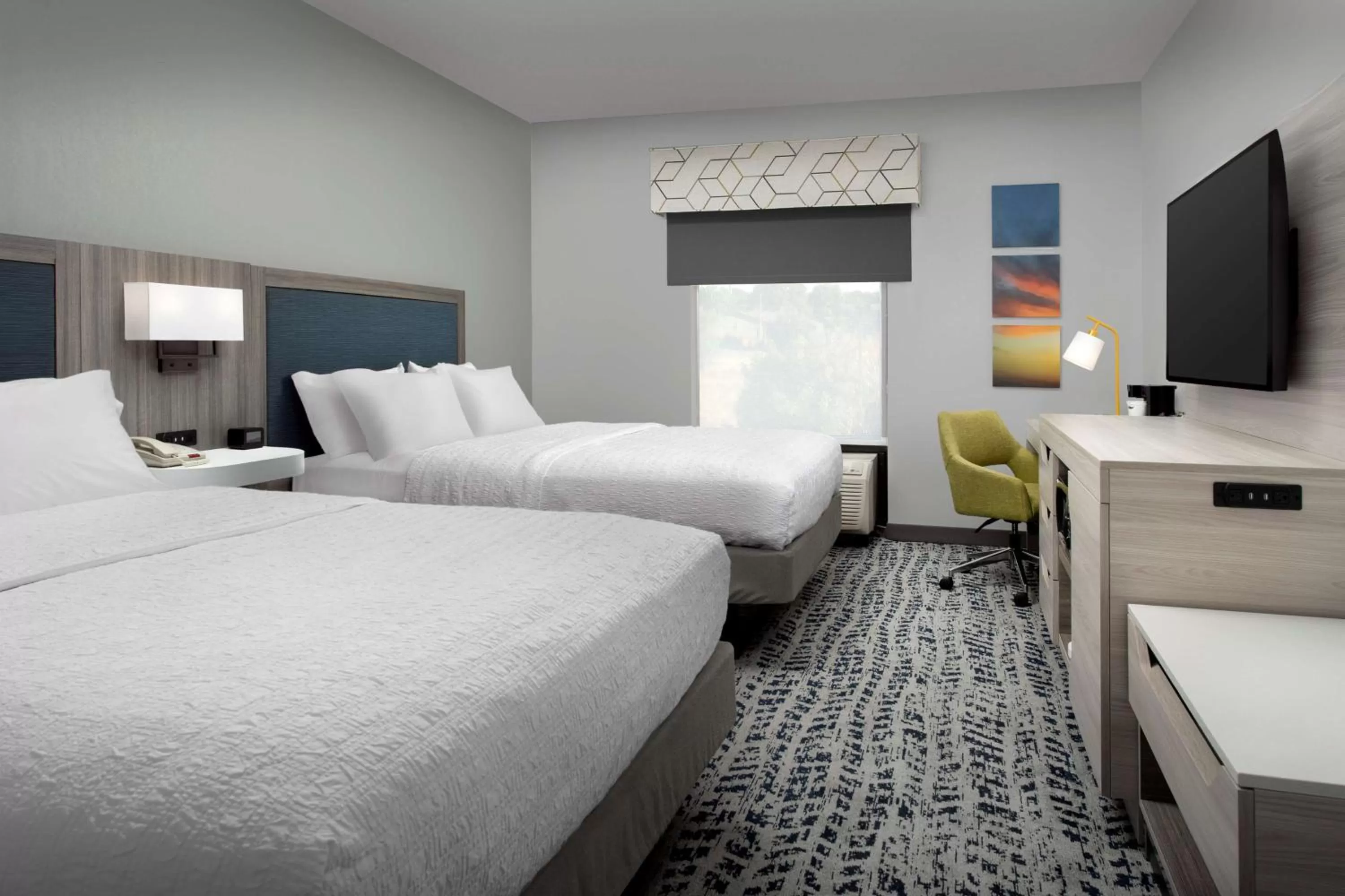 Bed in Hampton Inn Duncan