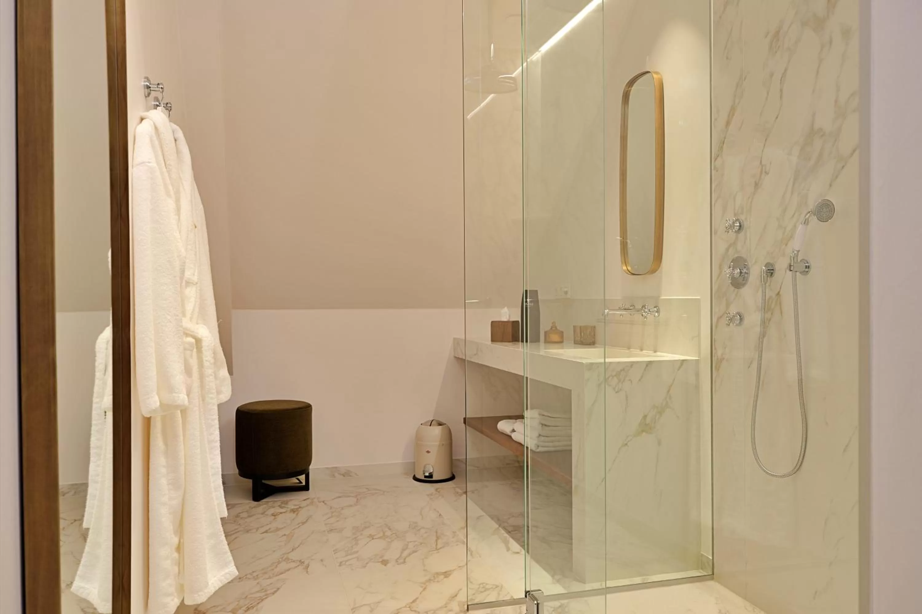 Shower in De Lindenhoeve Boutique Hotel