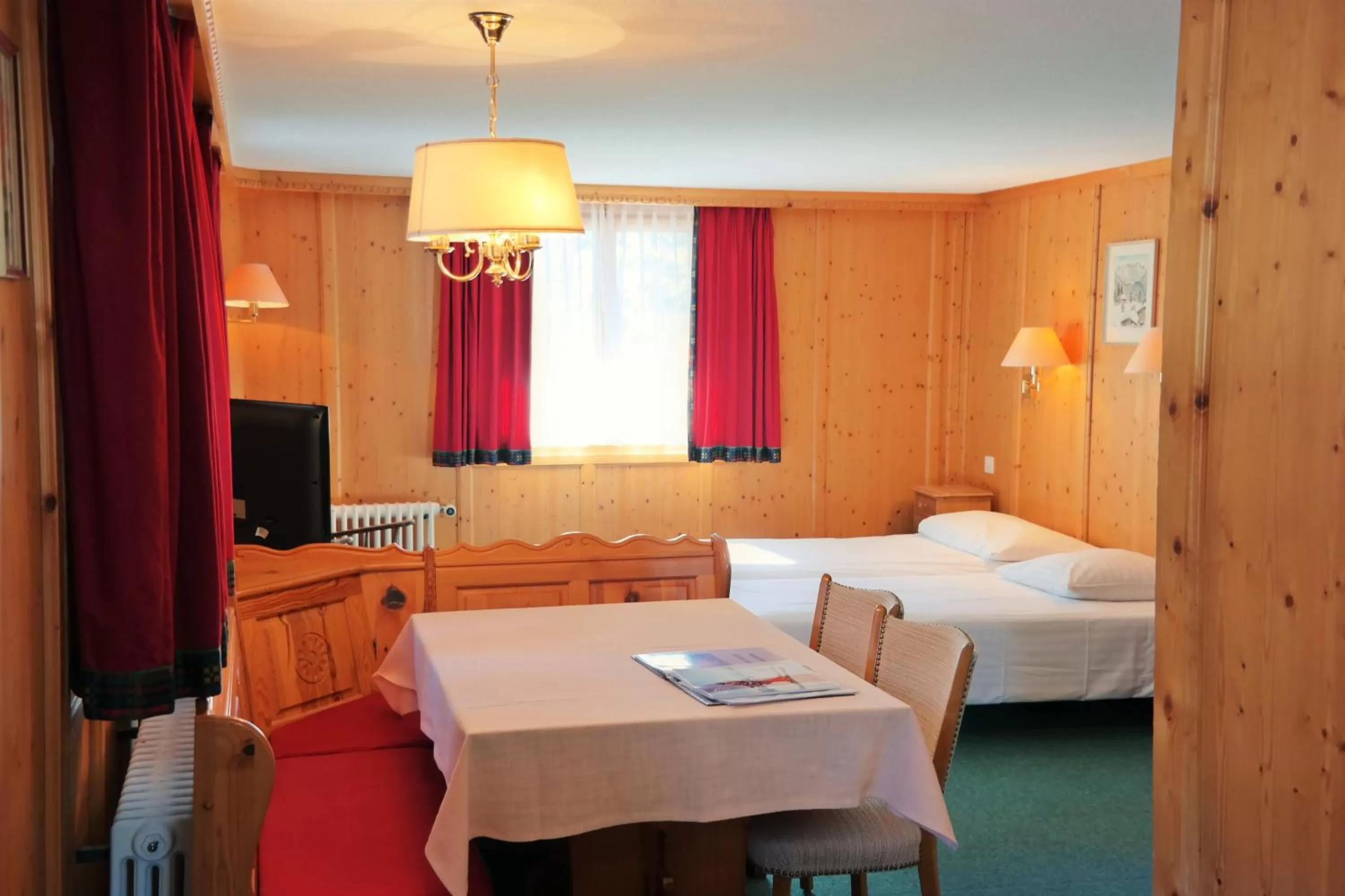 Kitchen or kitchenette in Hôtel Ecureuil Villars