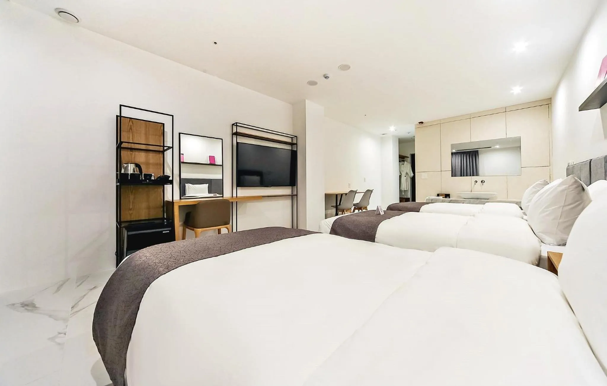 Bed in Hotel Noblestay