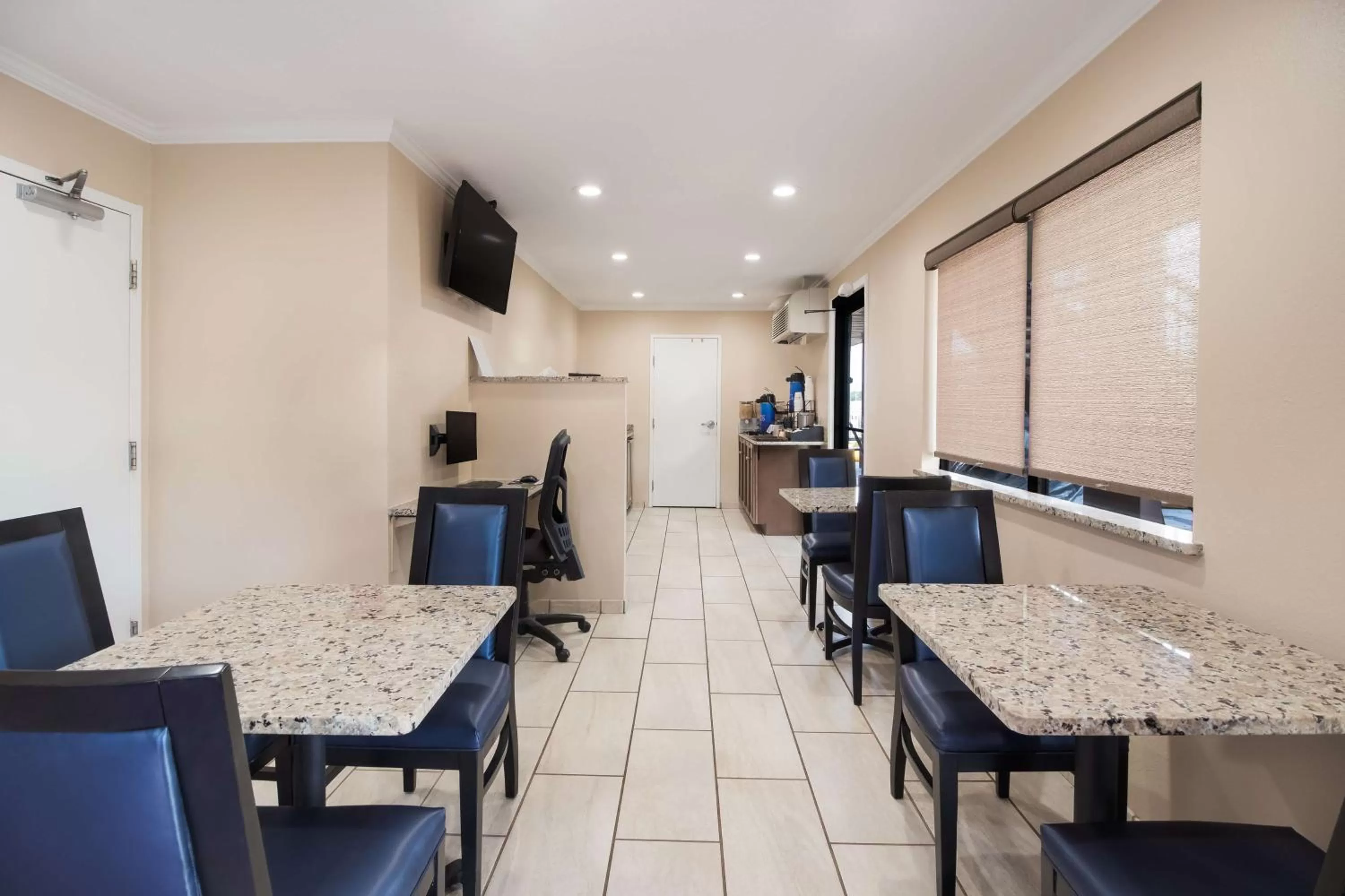 Breakfast in Best Western - McKenzie