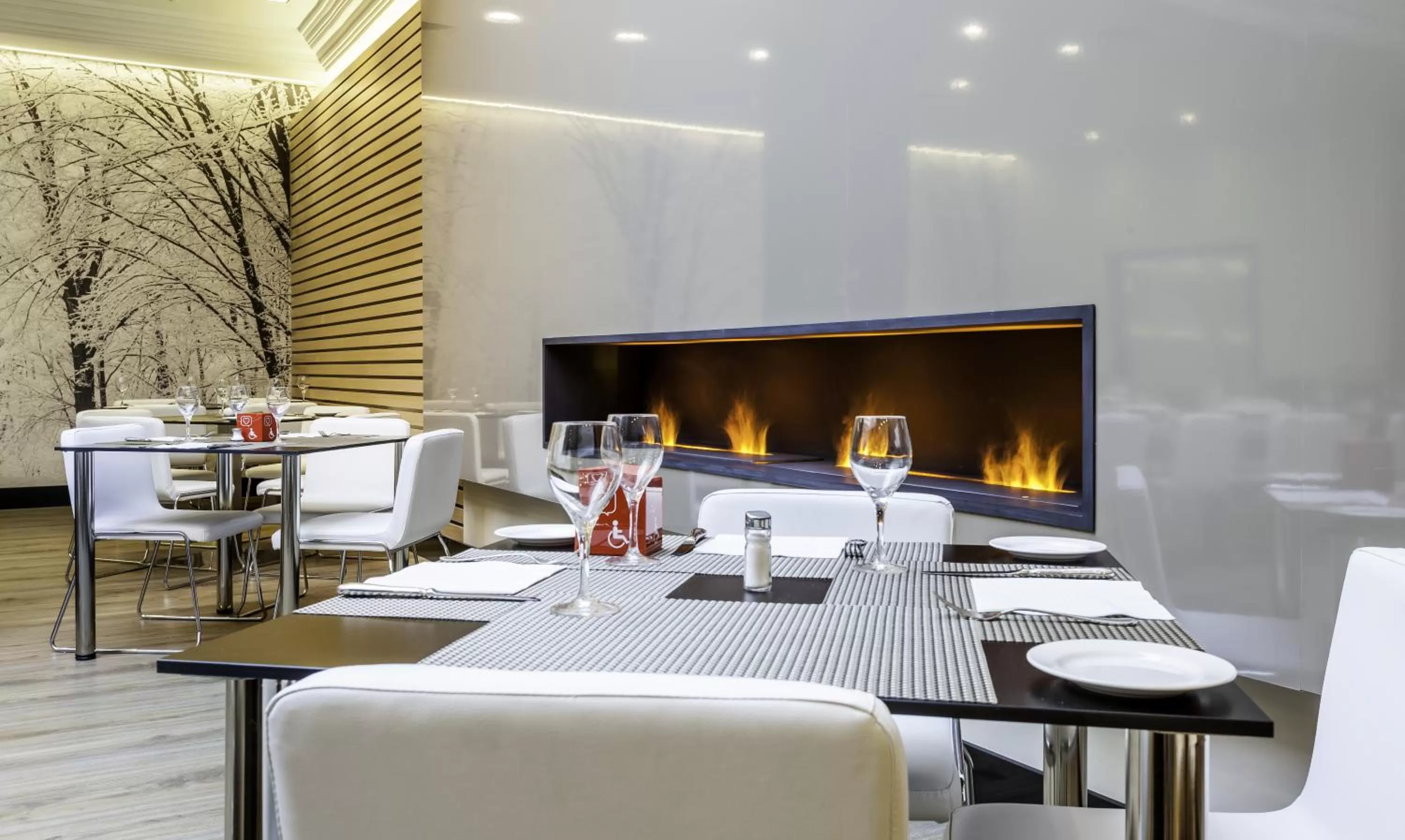 Restaurant/places to eat in Ilunion Suites Madrid