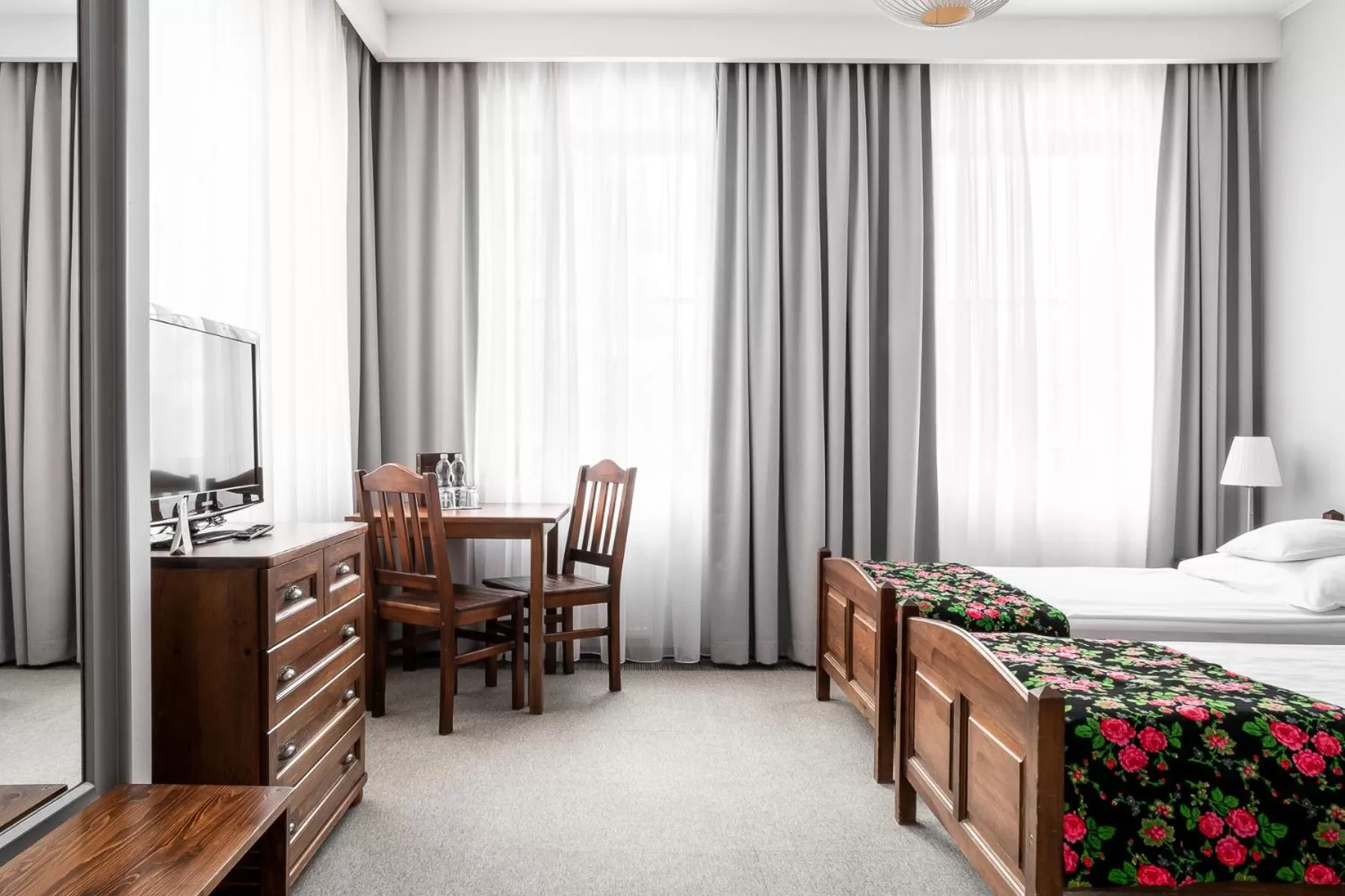 Bedroom, Bed in Rezydencja Sienkiewiczówka