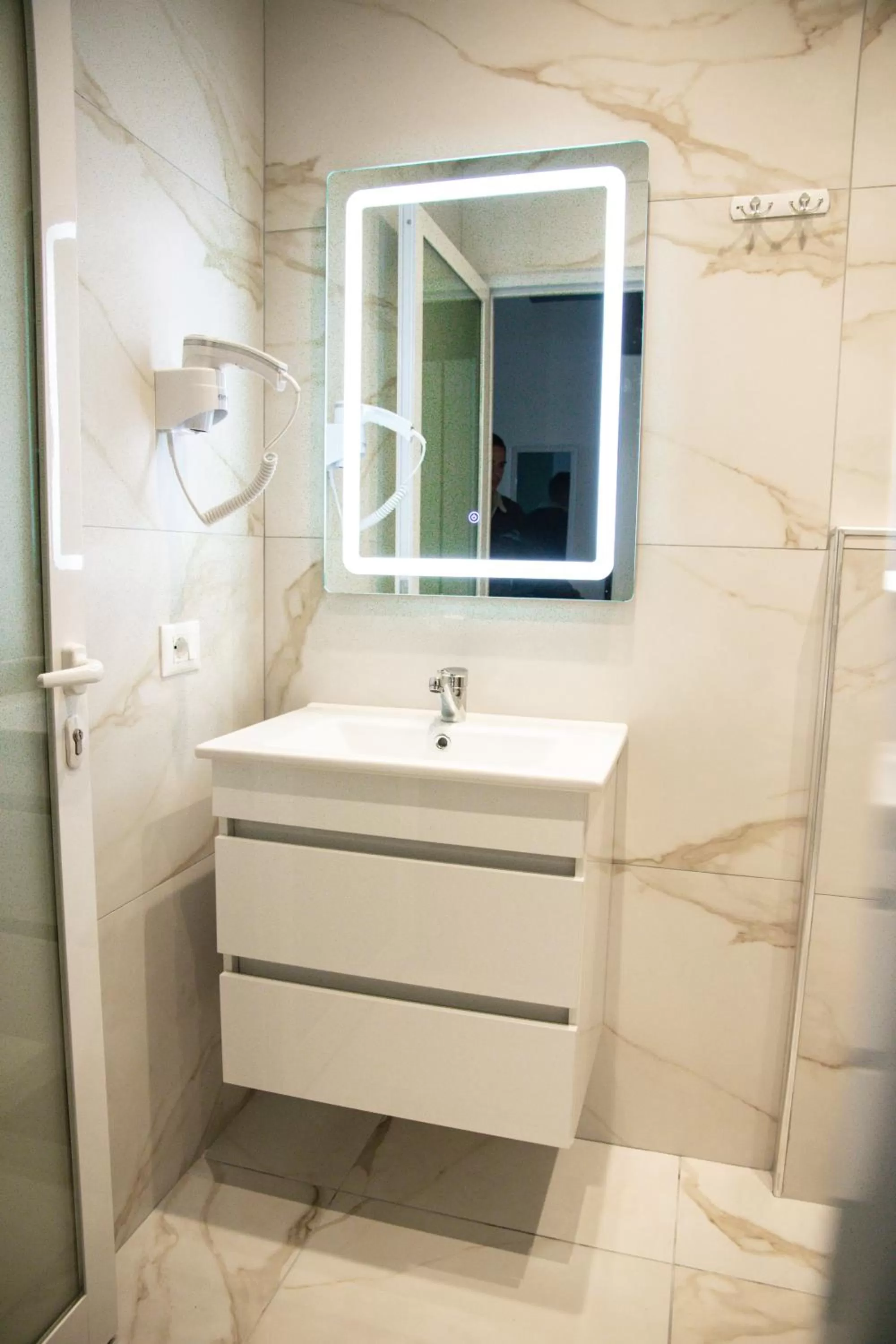 Shower in Hotel Blini