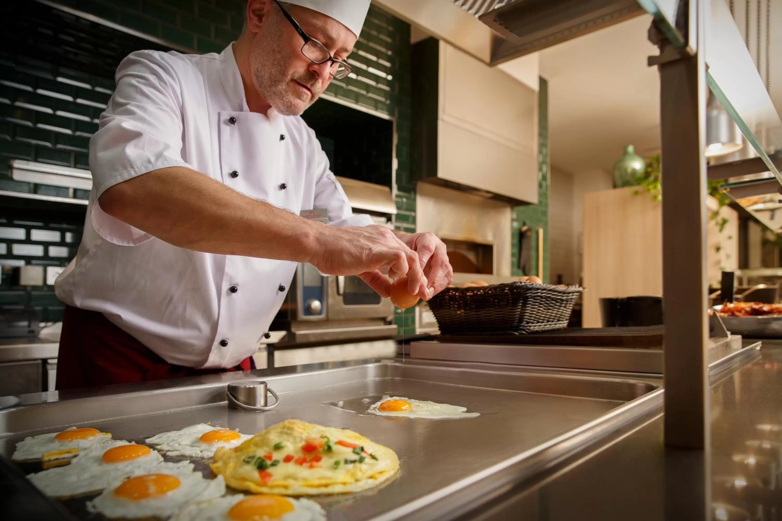 Restaurant/places to eat in Crowne Plaza Berlin City Centre Ku'damm by IHG