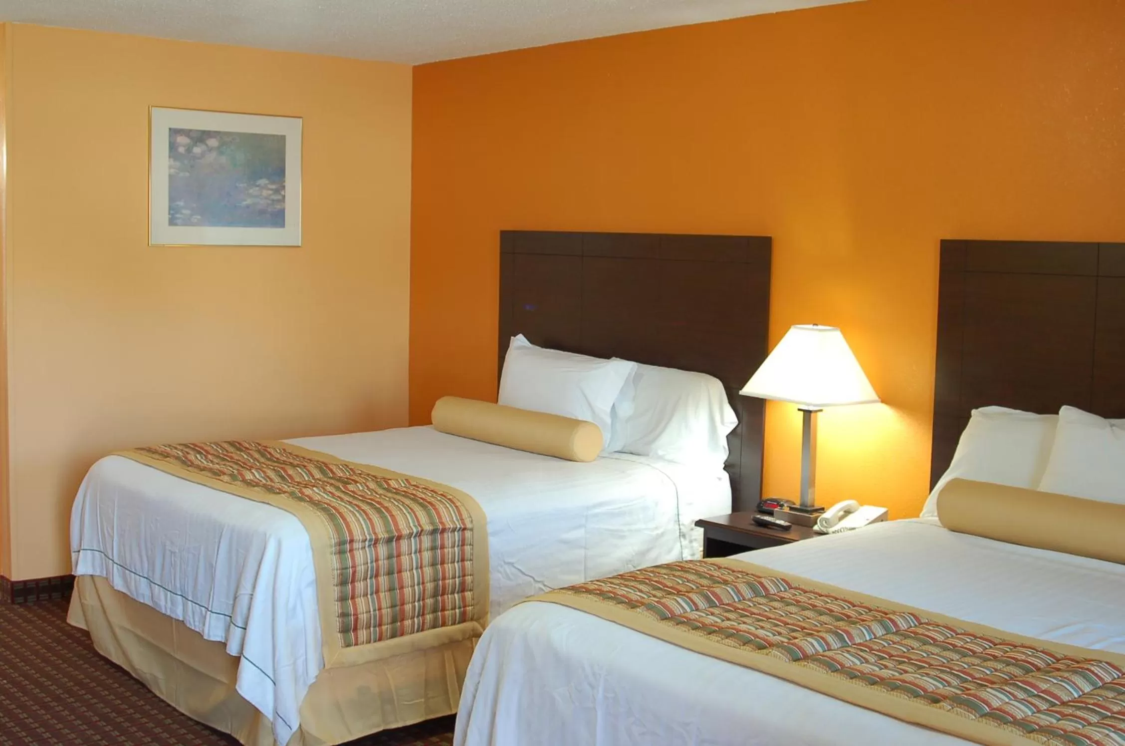 Bed in BLUE SKY INN Glens Falls-Saratoga-Lake George