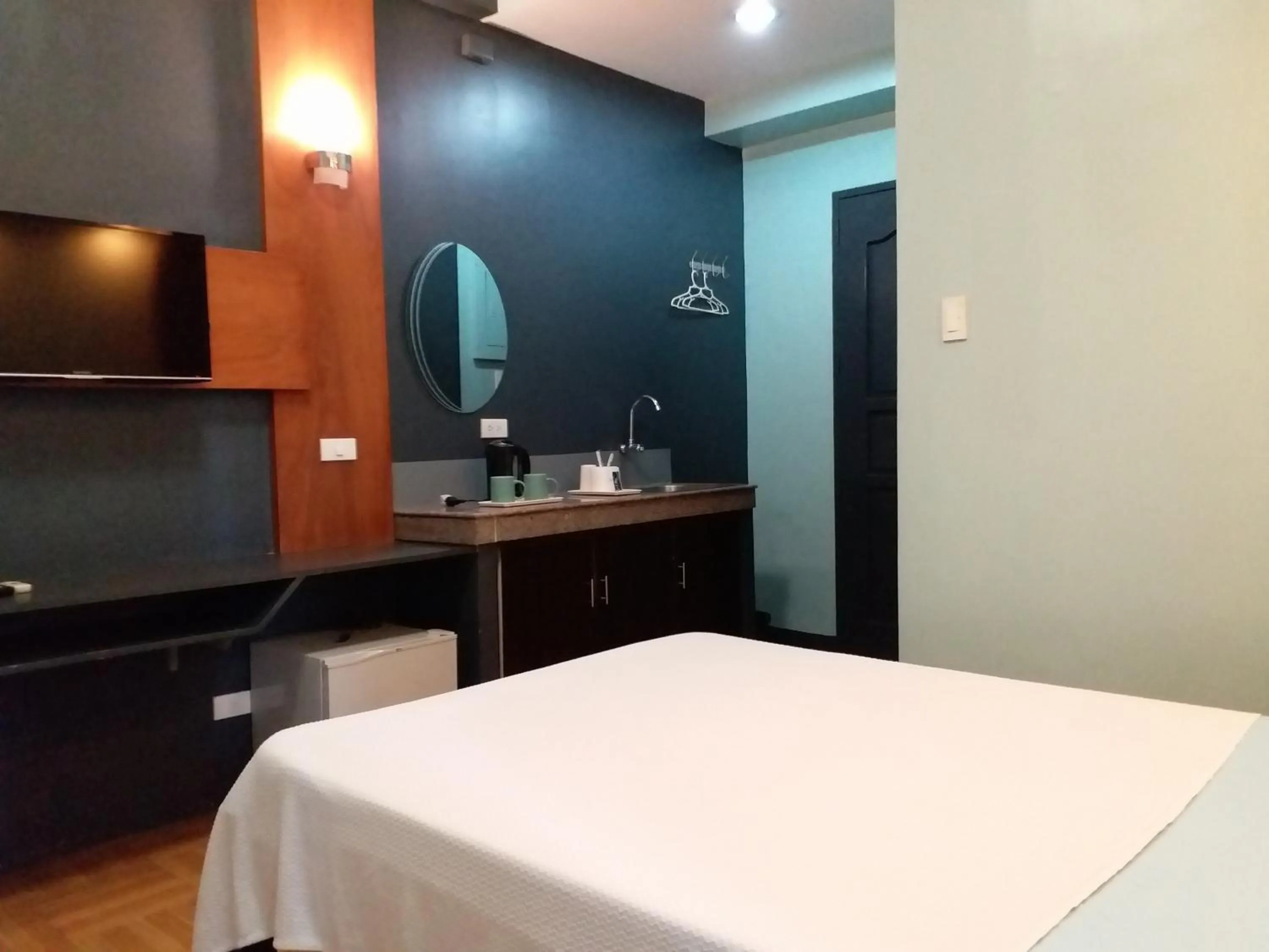 Coffee/tea facilities in Leesons Residences