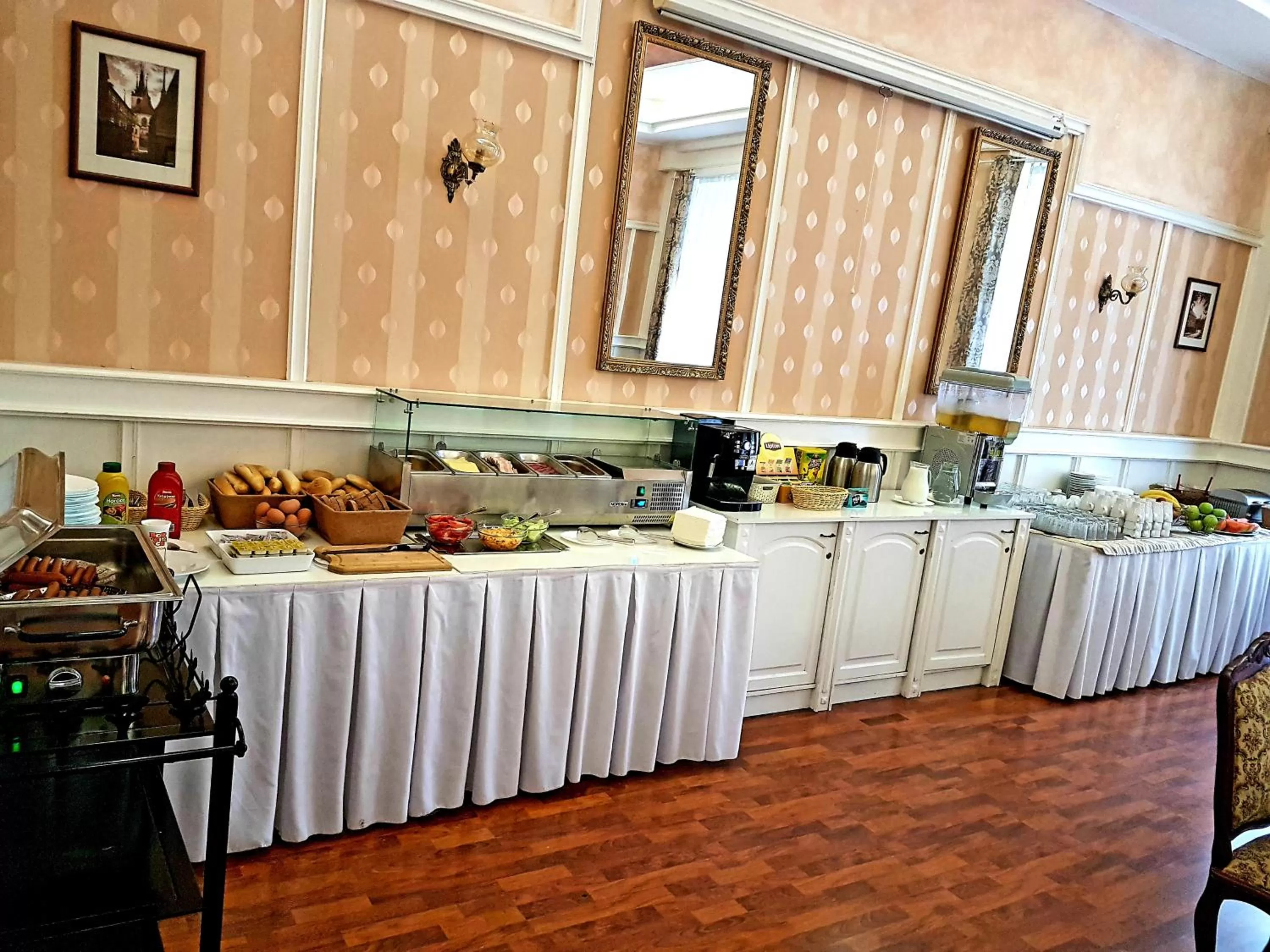 Buffet breakfast in Hotel Union