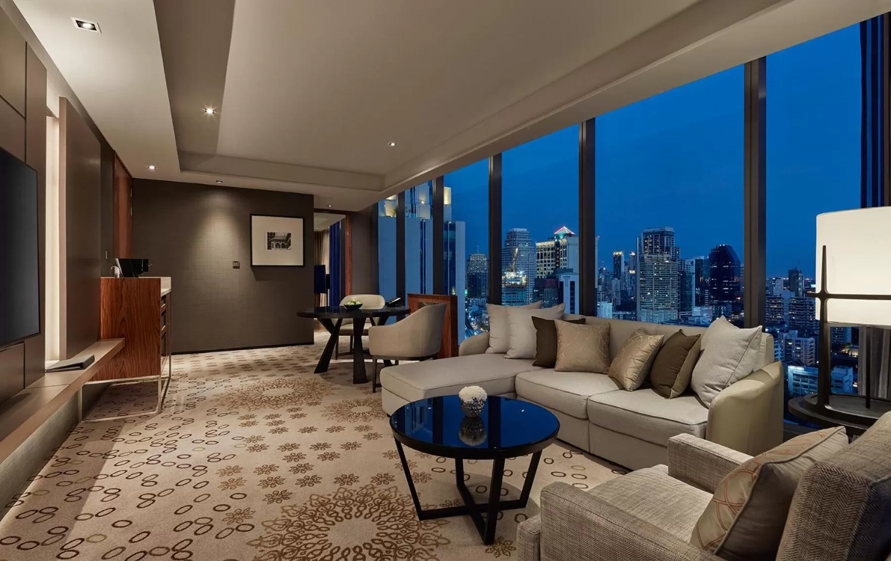 Living room in Hyatt Regency Bangkok Sukhumvit