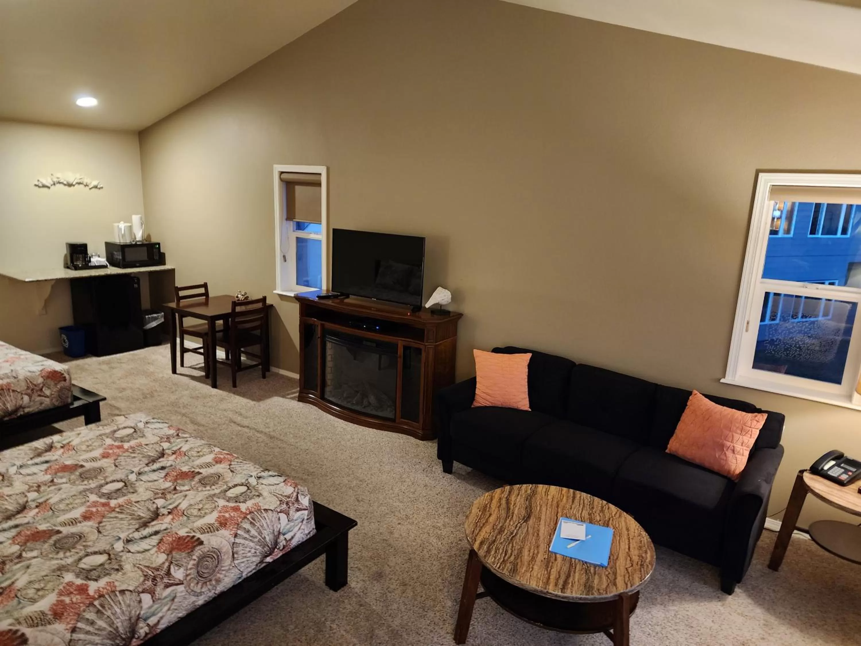 Bed in Inn at Arch Rock