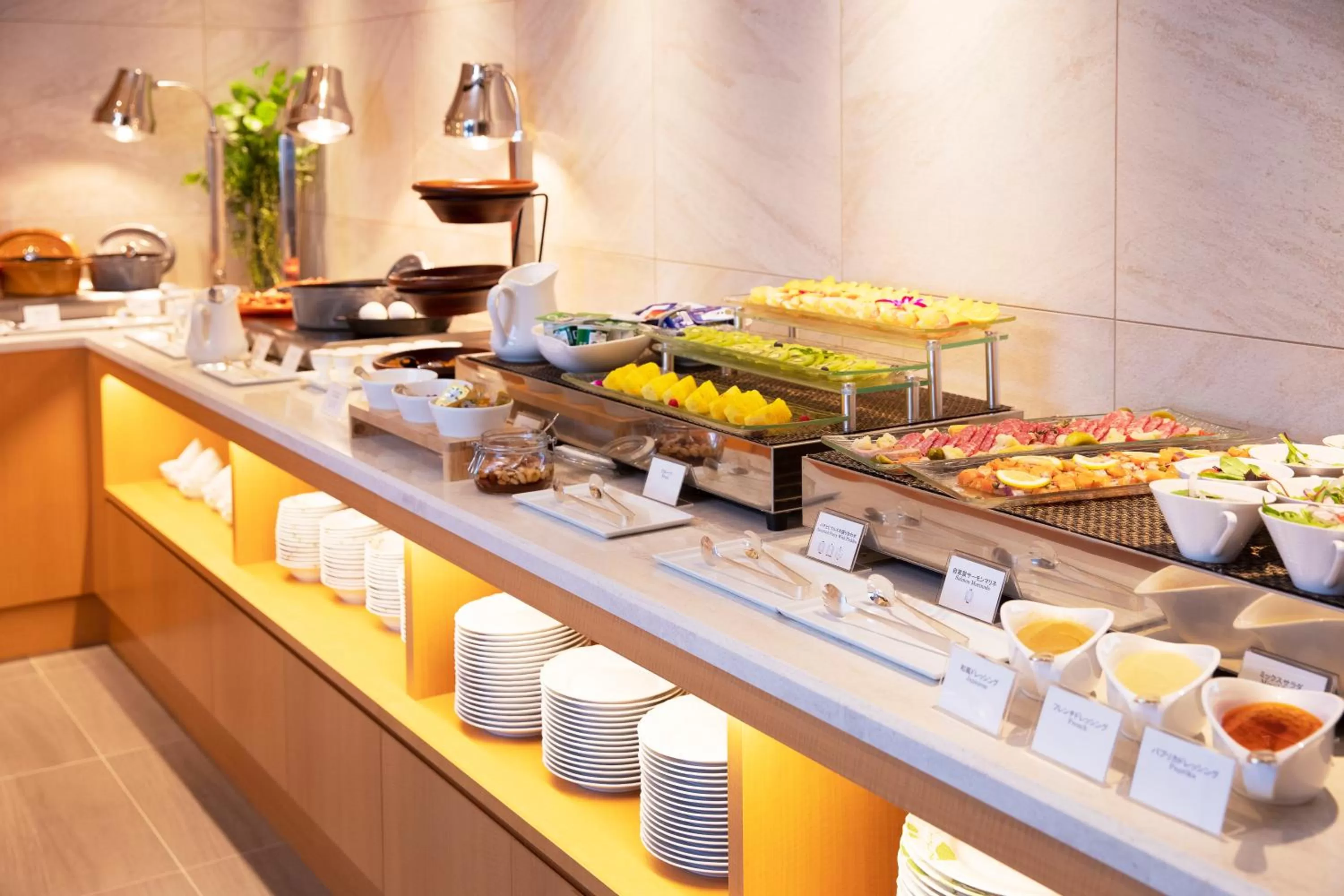 Lounge or bar in Yokohama Royal Park Hotel